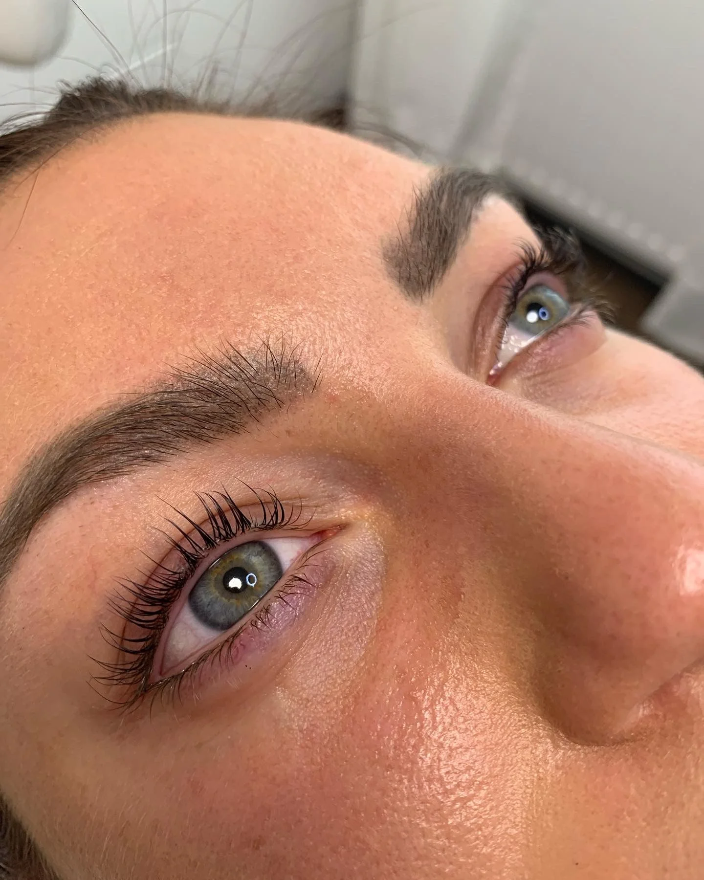 Luxusní kosmetické ošetření: lashlifting, biostimulační laser, SOS balíček pro intenzivní regeneraci a jiné