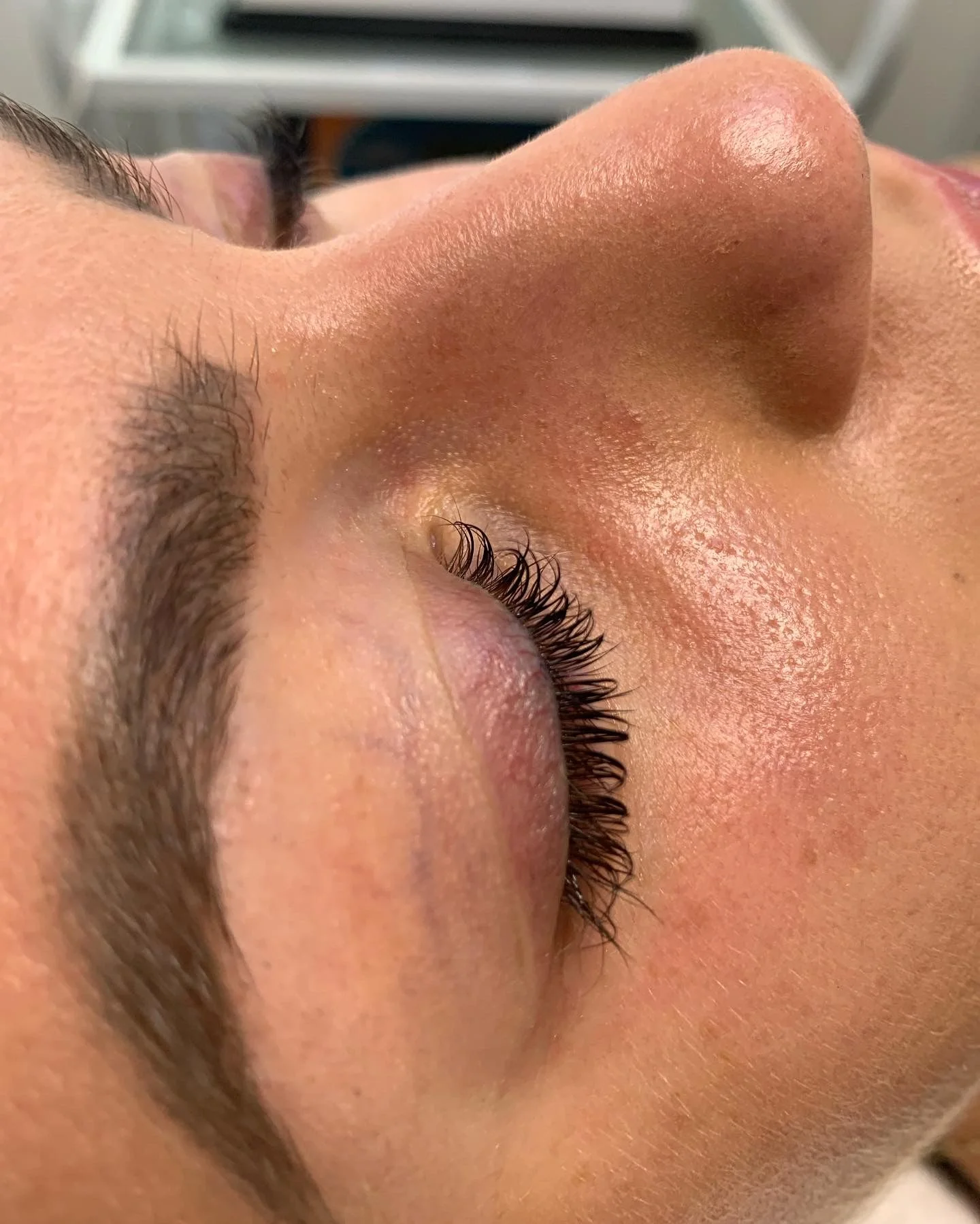 Luxusní kosmetické ošetření: lashlifting, biostimulační laser, SOS balíček pro intenzivní regeneraci a jiné