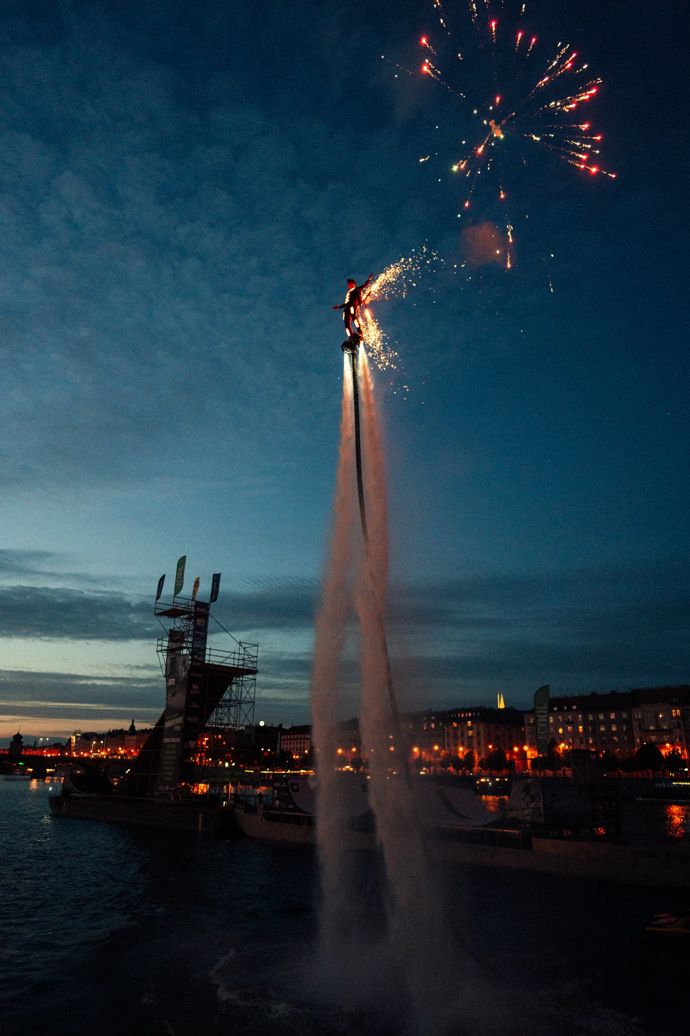 Adrenalin nad vodou: lekce na flyboardu s Petrem Civínem a FlyboardShow