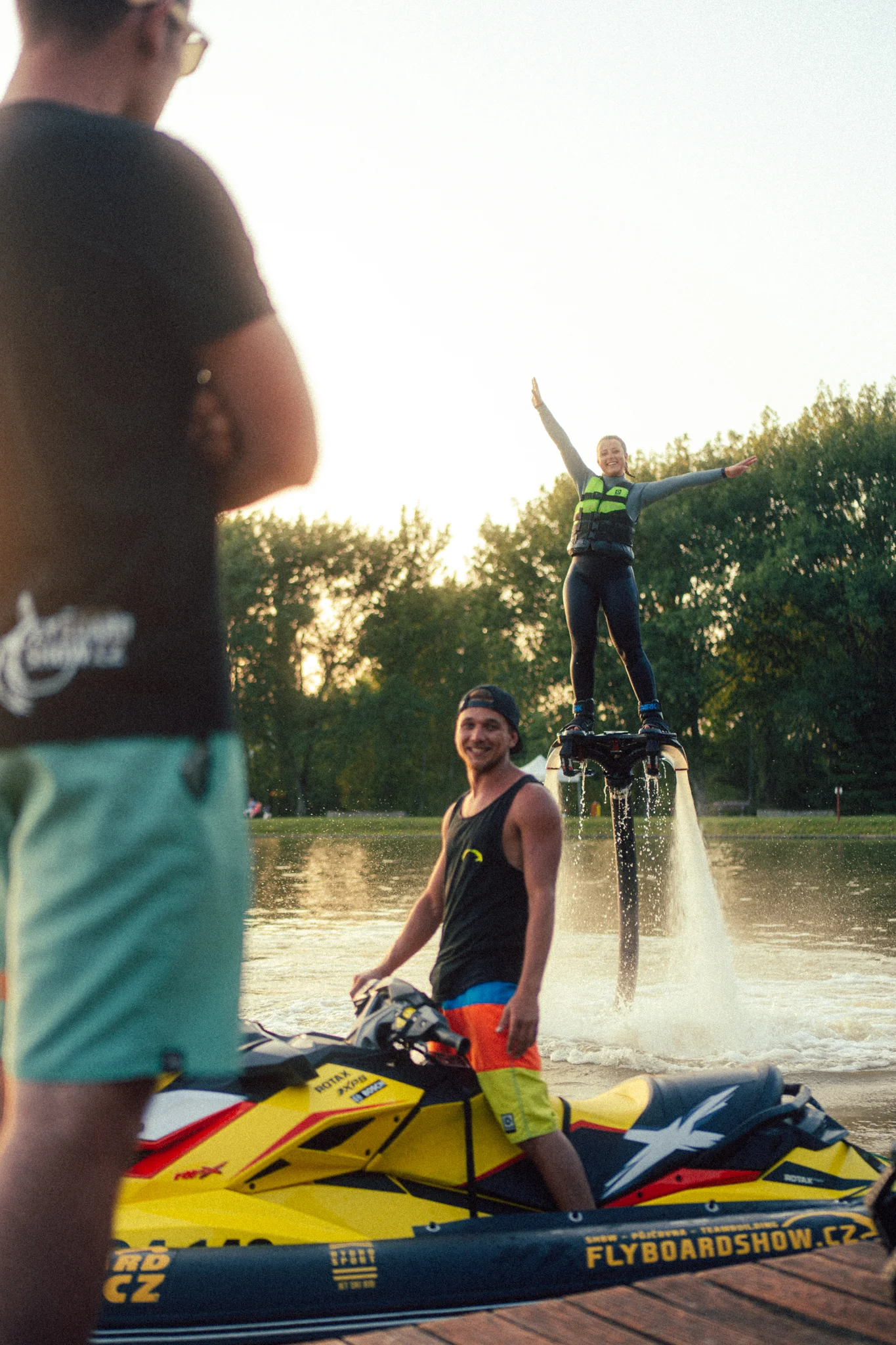 Zážitek na flyboardu na míru: tandemový let, dárková lekce či rozlučka se svobodou nebo jiná oslava