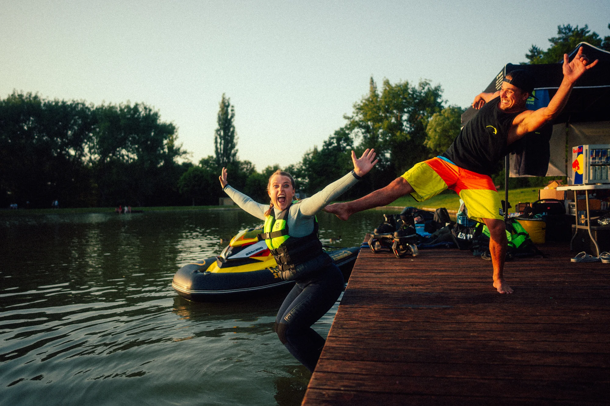 Adrenalin na vodě: mix netradičních vodních sportů s FlyboardShow