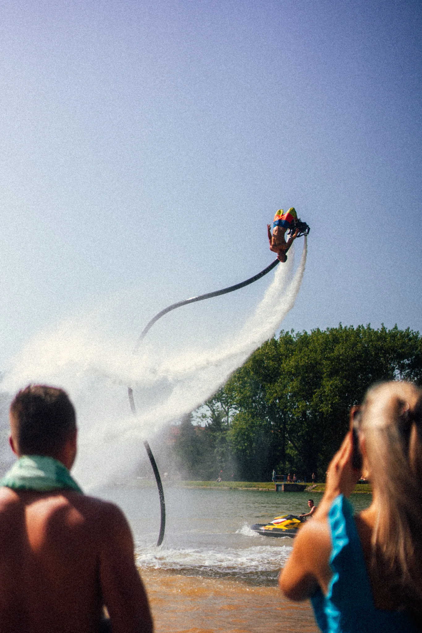 Zážitek na flyboardu na míru: tandemový let, dárková lekce či rozlučka se svobodou nebo jiná oslava