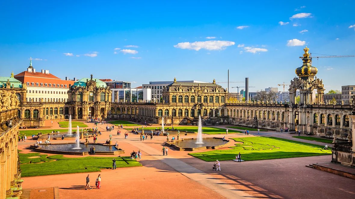 Dárkový lodní lístek na romantickou plavbu do Drážďan, s obědem, večeří, živou hudbou, ochutnávkou vín a průvodcem