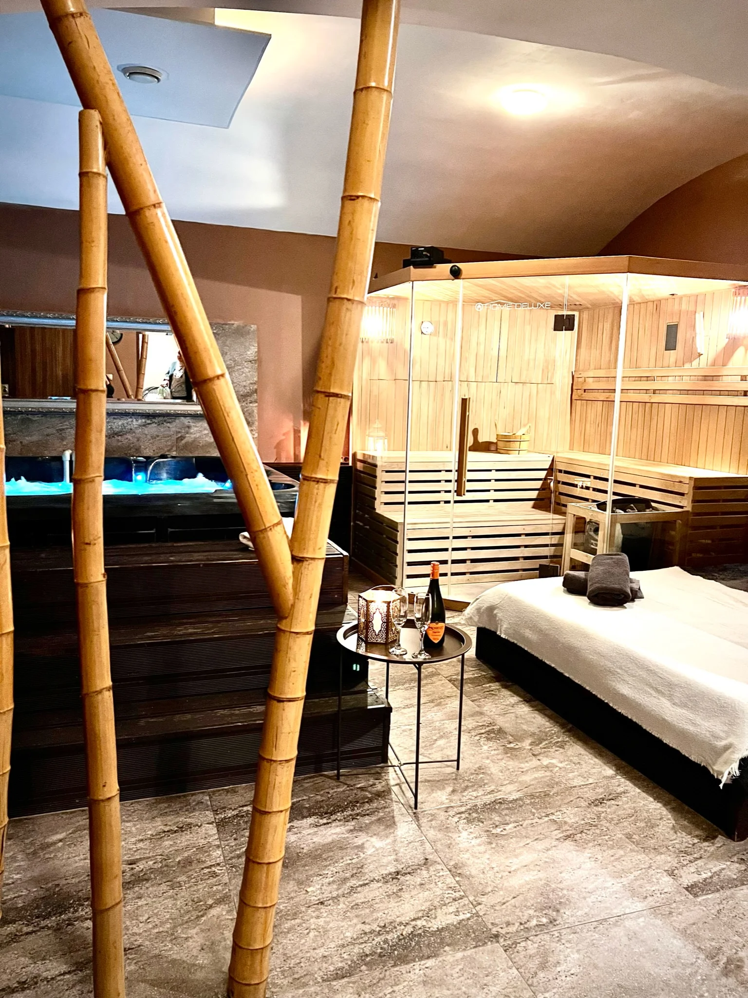 Privátní wellness pro dva: vířivka, finská sauna i varianta s občerstvením