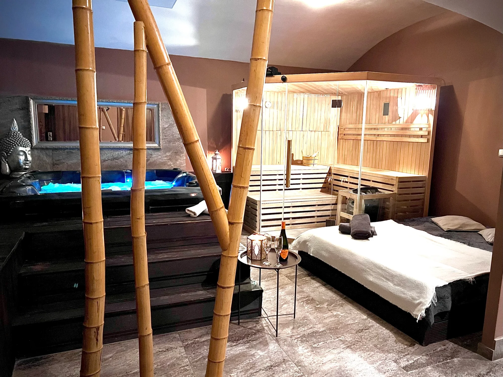 Privátní wellness pro dva: vířivka, finská sauna i varianta s občerstvením