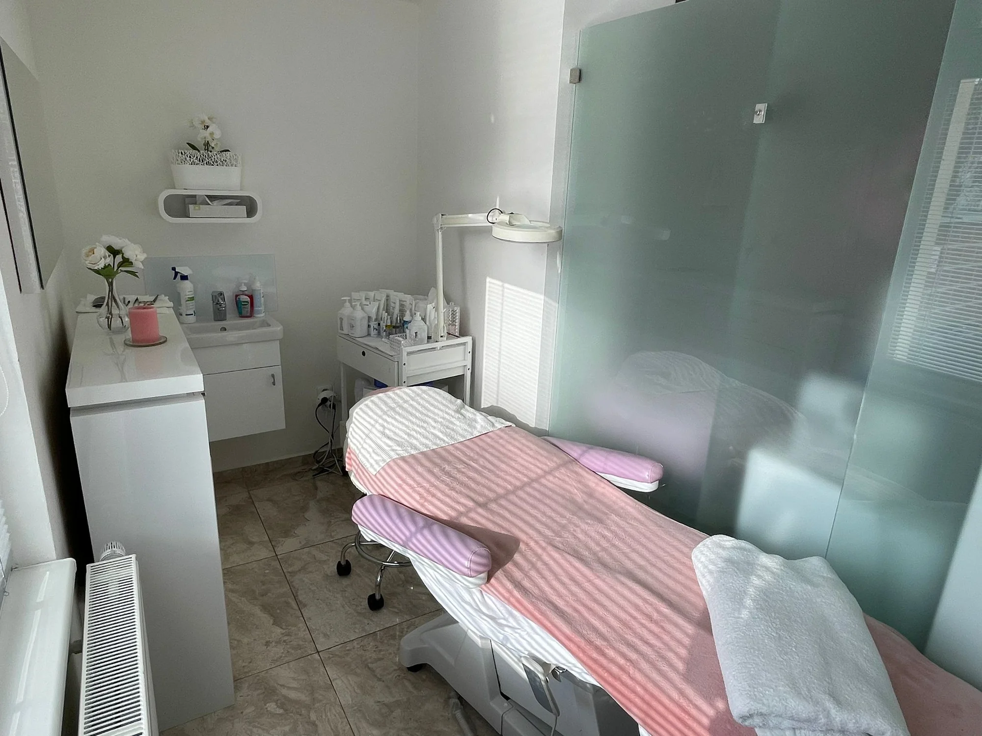 Kosmetické ošetření českou kosmetikou: čištění, peeling i masáž obličeje