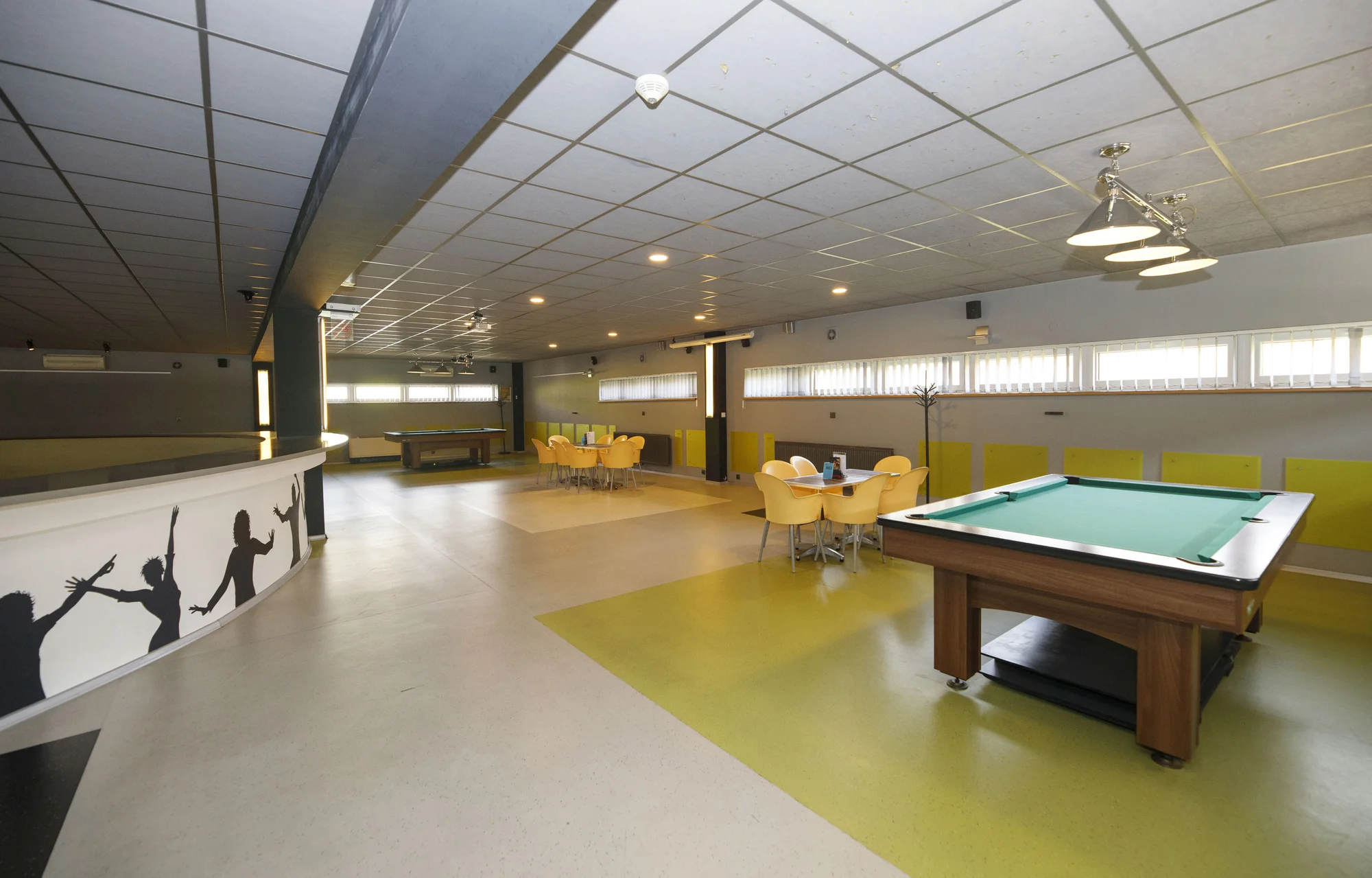 Dvě hodiny bowlingu až pro 8 hráčů a kilo kuřecích řízků s okurkami i pečivem