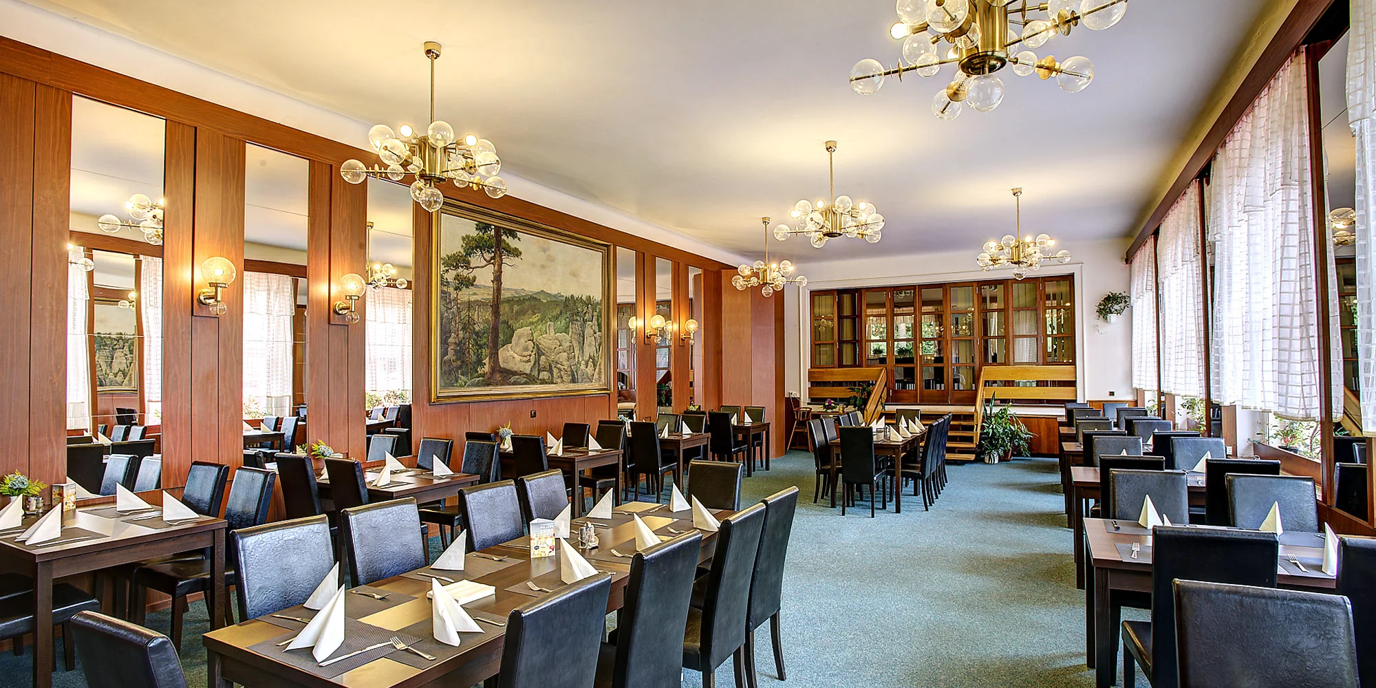 Tříchodové menu v Prachovských skalách pro 2 osoby: paštika, špíz a čokoládový fondán