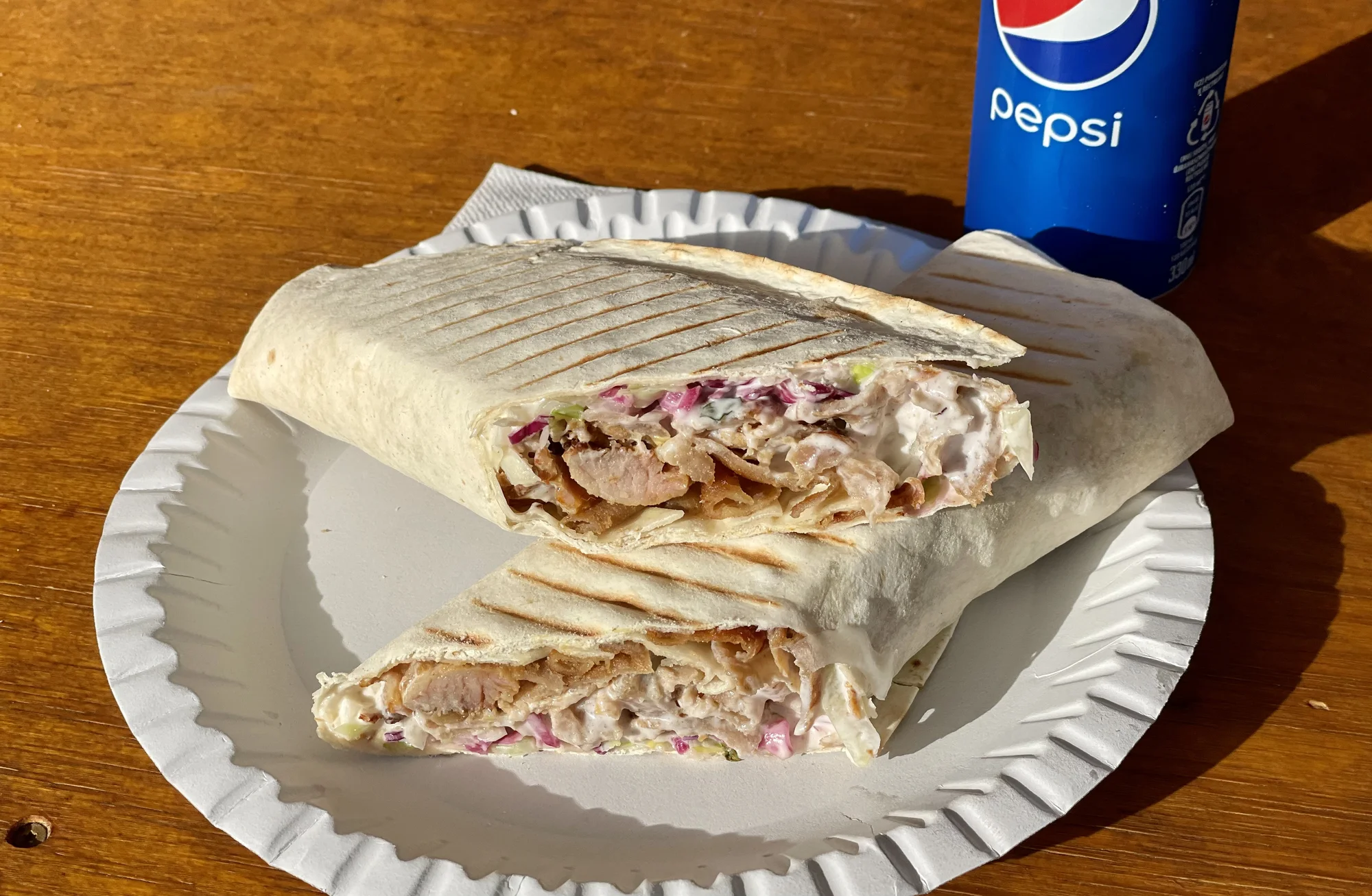 Kebab v boxu, pitě nebo tortille a nápoj na odnos s sebou