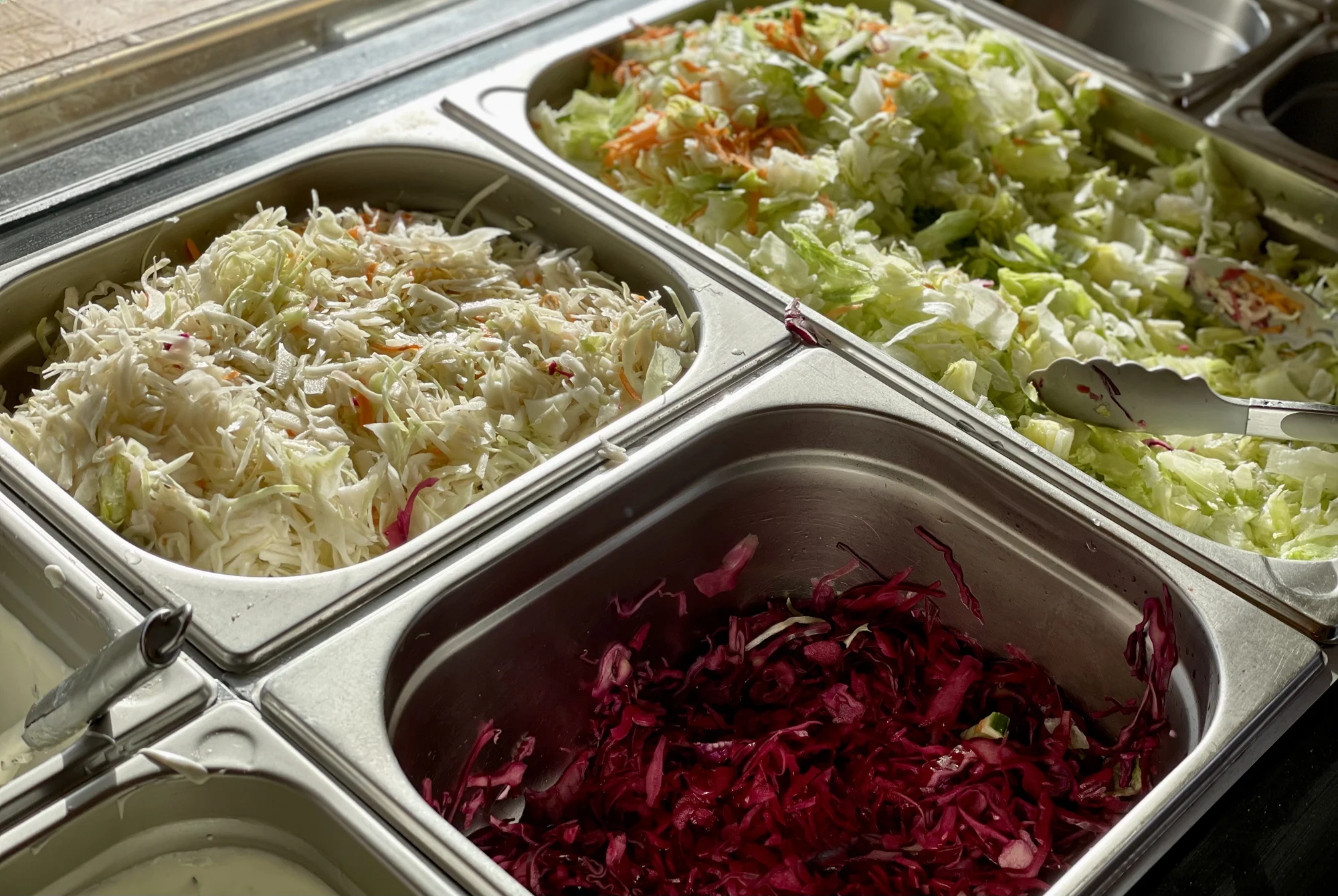 Kebab v boxu, pitě nebo tortille a nápoj na odnos s sebou