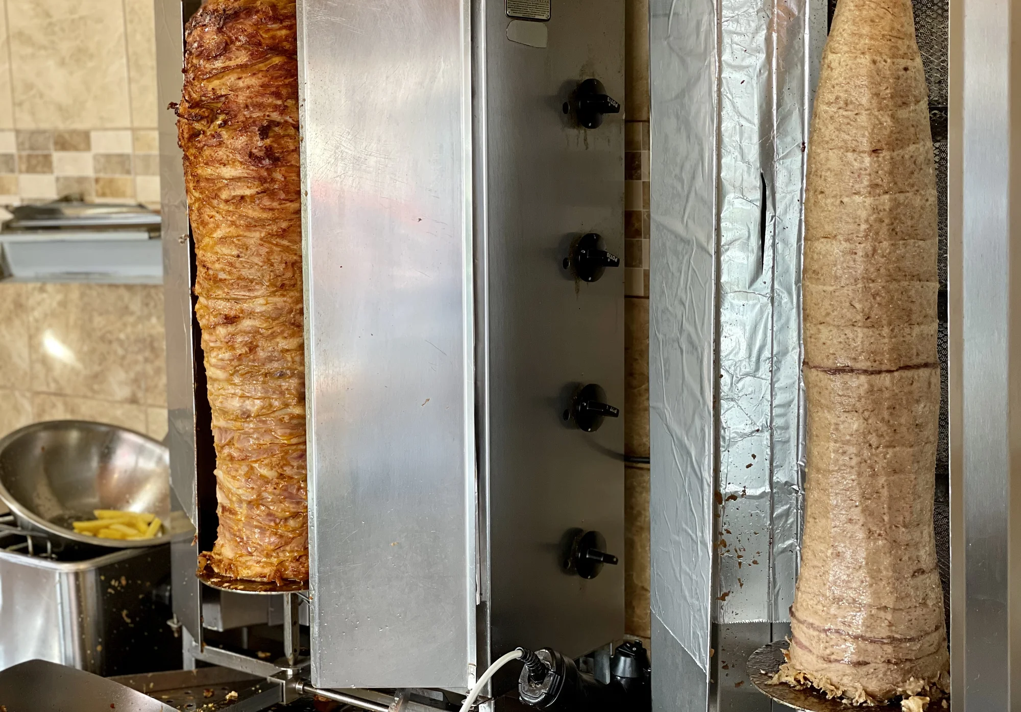 Kebab v boxu, pitě nebo tortille a nápoj na odnos s sebou