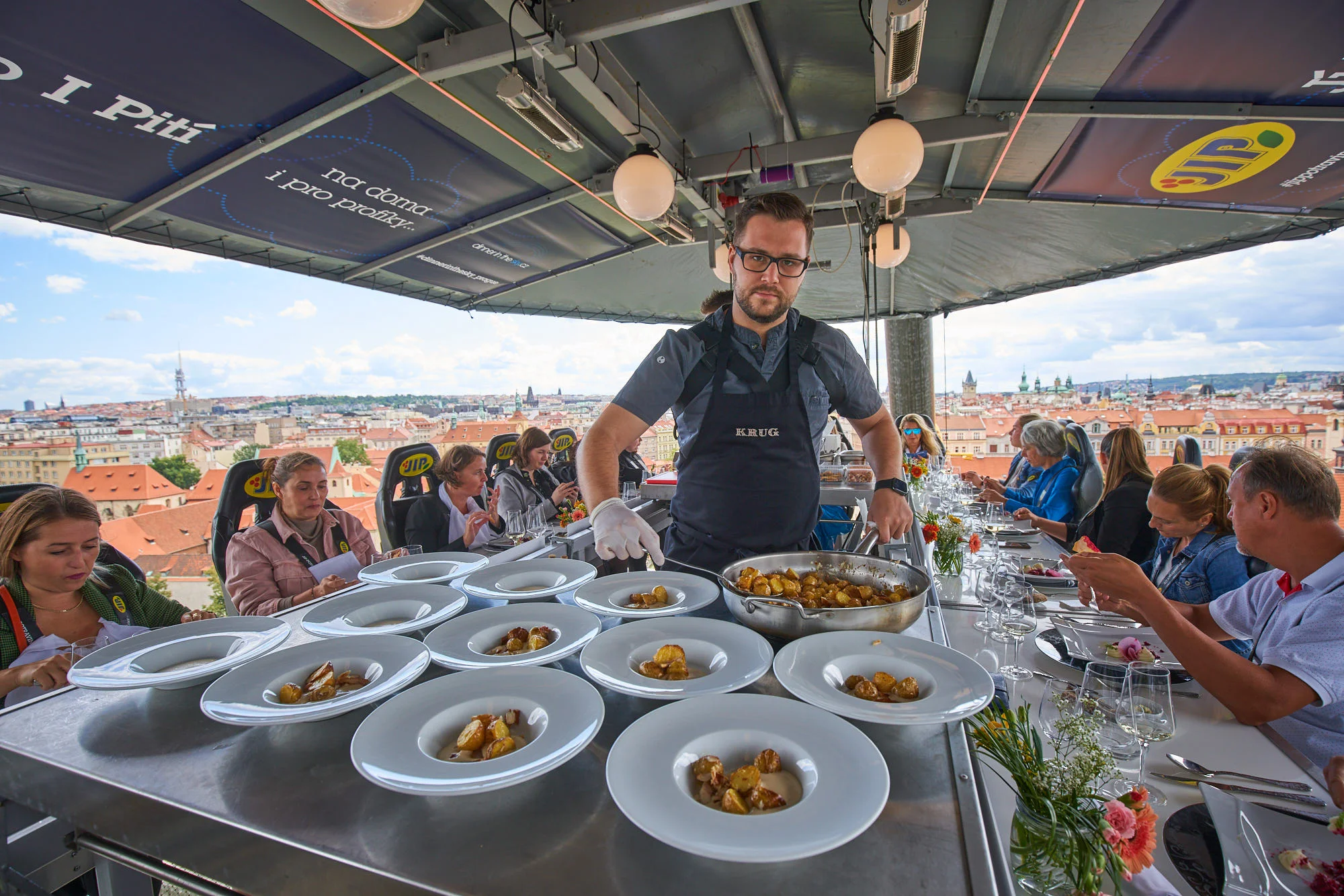 Premium Lunch nebo Dinner in the Sky: menu se 3 nebo 4 chody podávané v oblacích