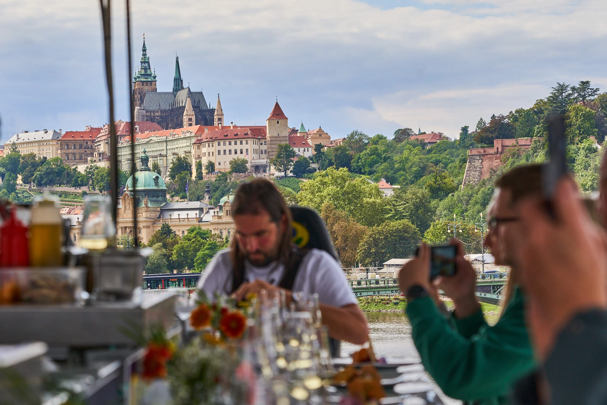 Premium Lunch nebo Dinner in the Sky: menu se 3 nebo 4 chody podávané v oblacích