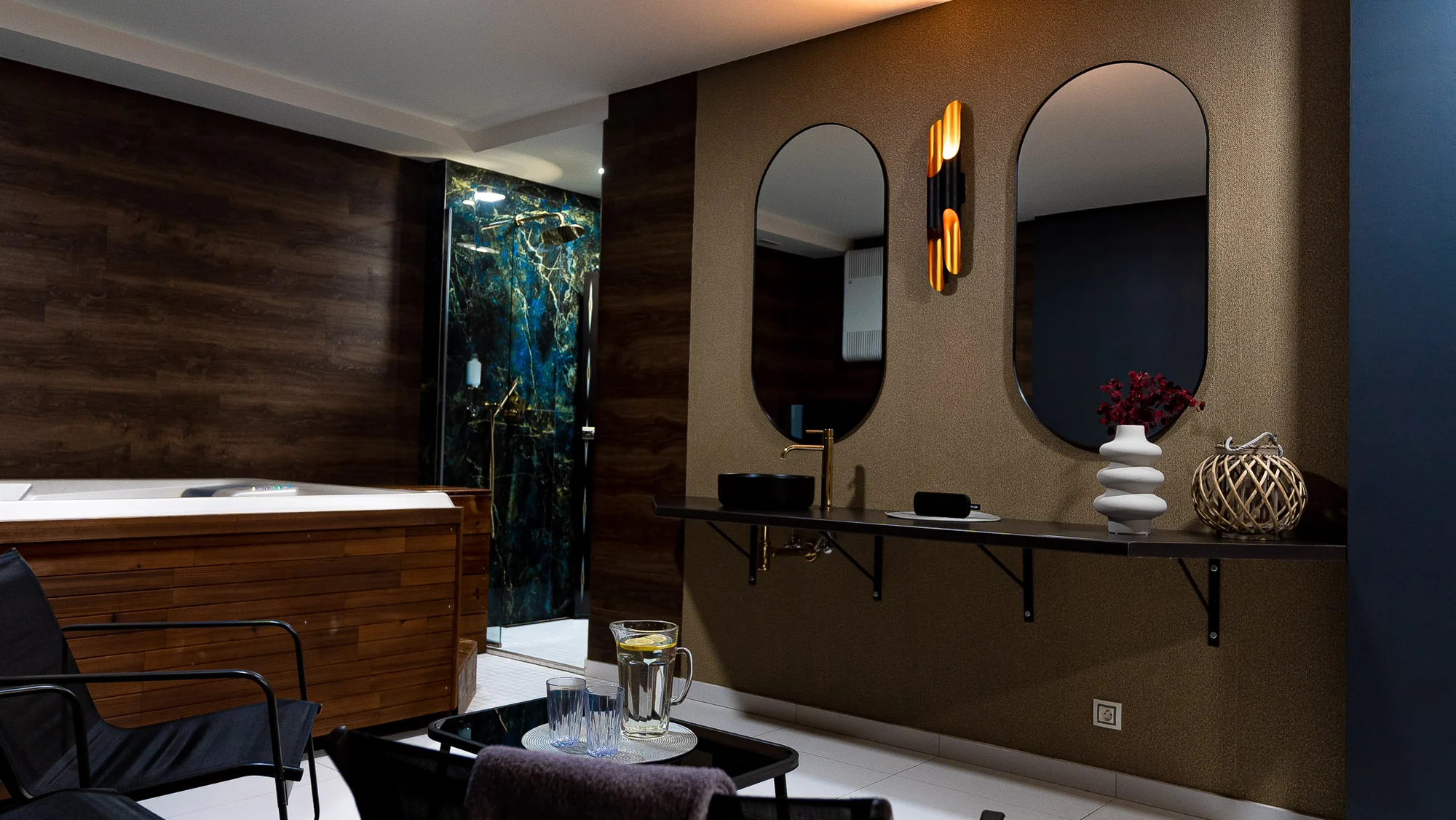 120 minut v privátním wellness pro dva: infrasauna, vířivka i lahev sektu