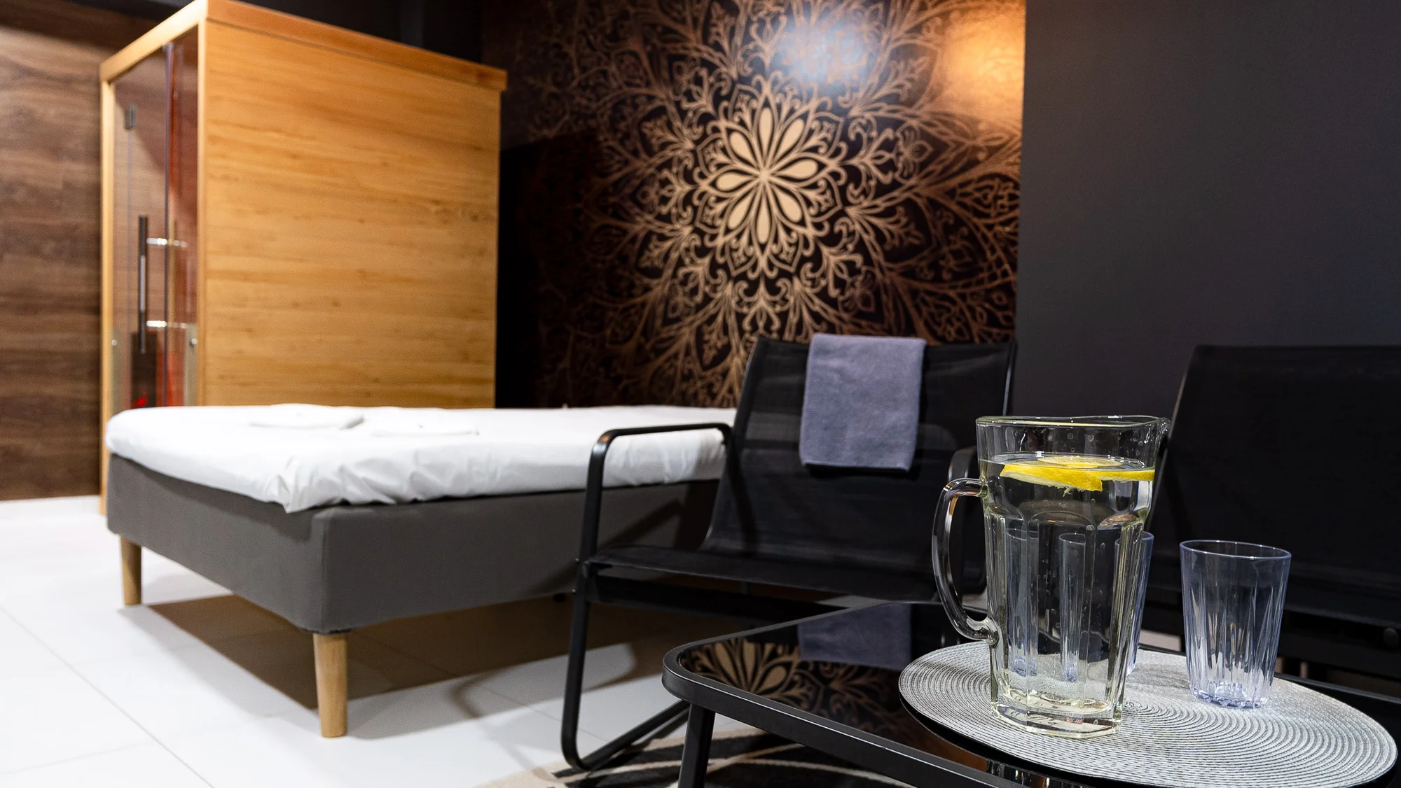 120 minut v privátním wellness pro dva: infrasauna, vířivka i lahev sektu