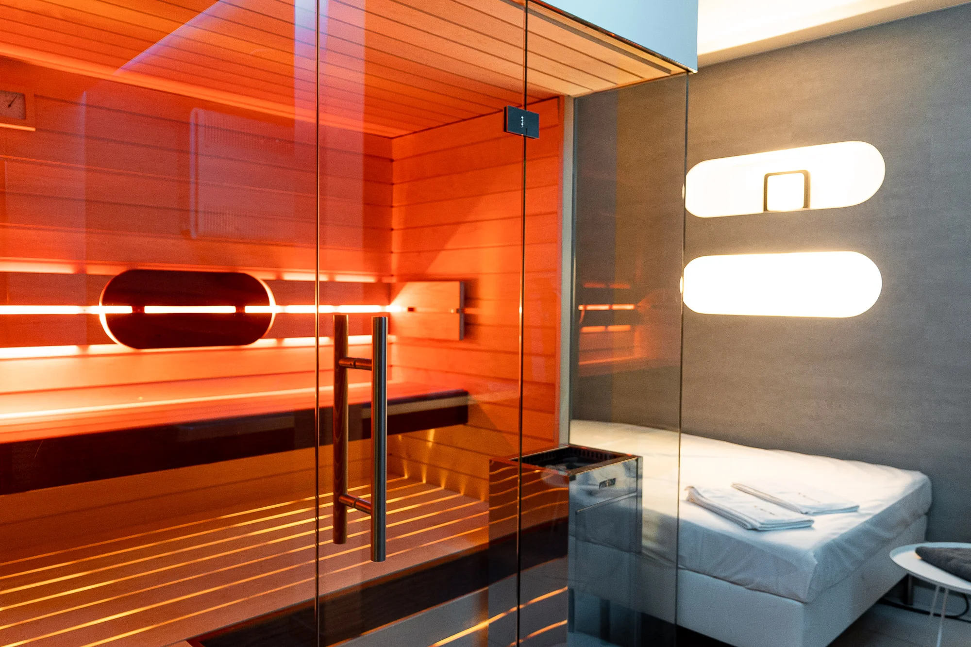Privátní wellness jen pro vás dva: finská sauna, vířivka i lahev sektu