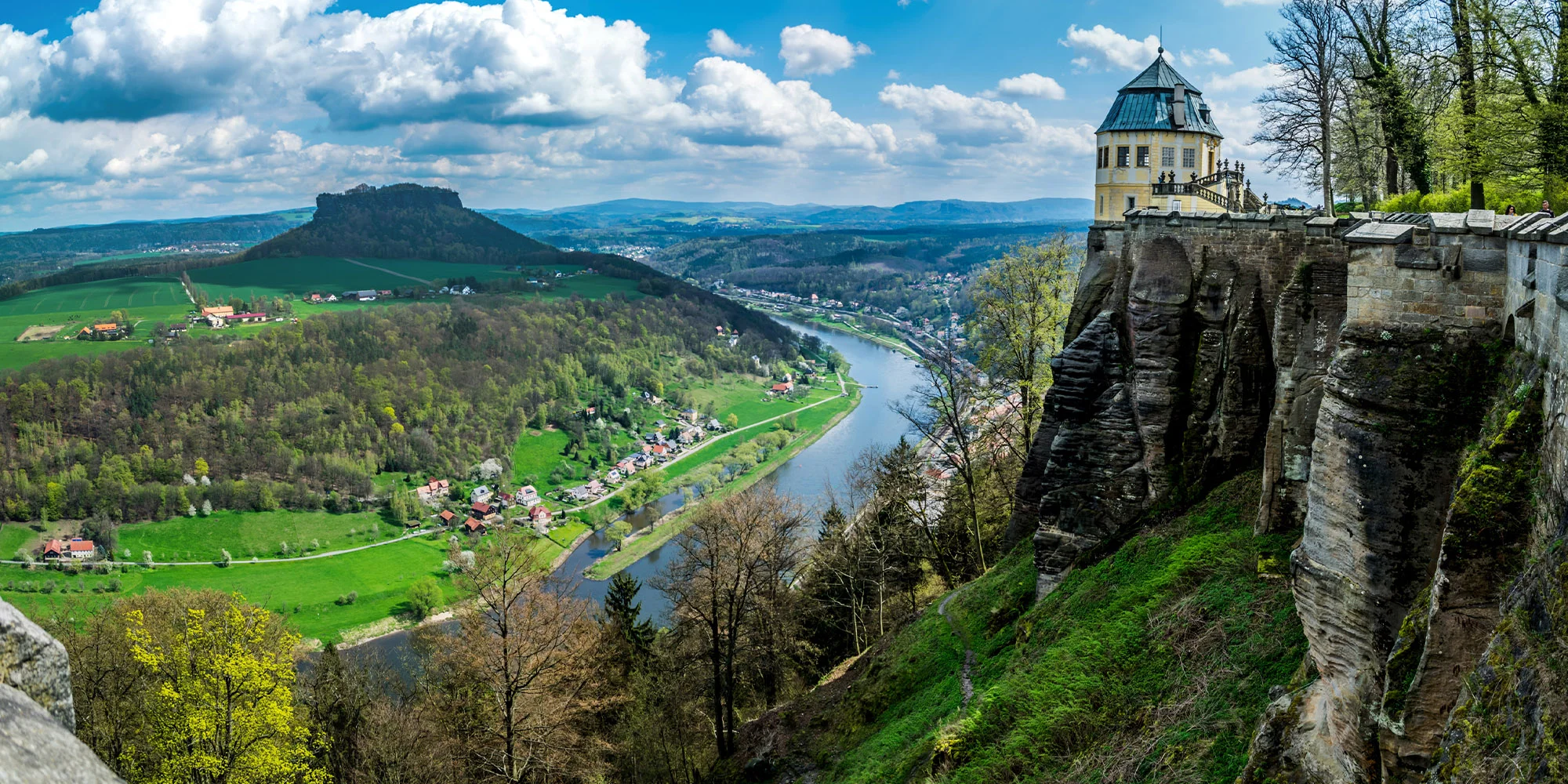 Lodní lístek na plavbu - TOP Saského Švýcarska (Kurort Rathen a Königstein) s obědem, večeří, živou hudbou a průvodcem po celý den