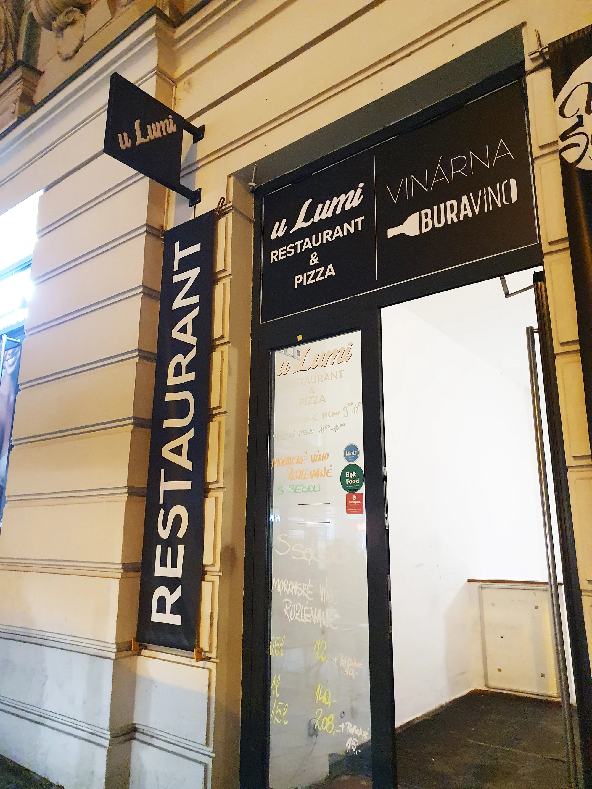 Burger pro 2 osoby dle výběru: hovězí a kuřecí maso i steak z lososa