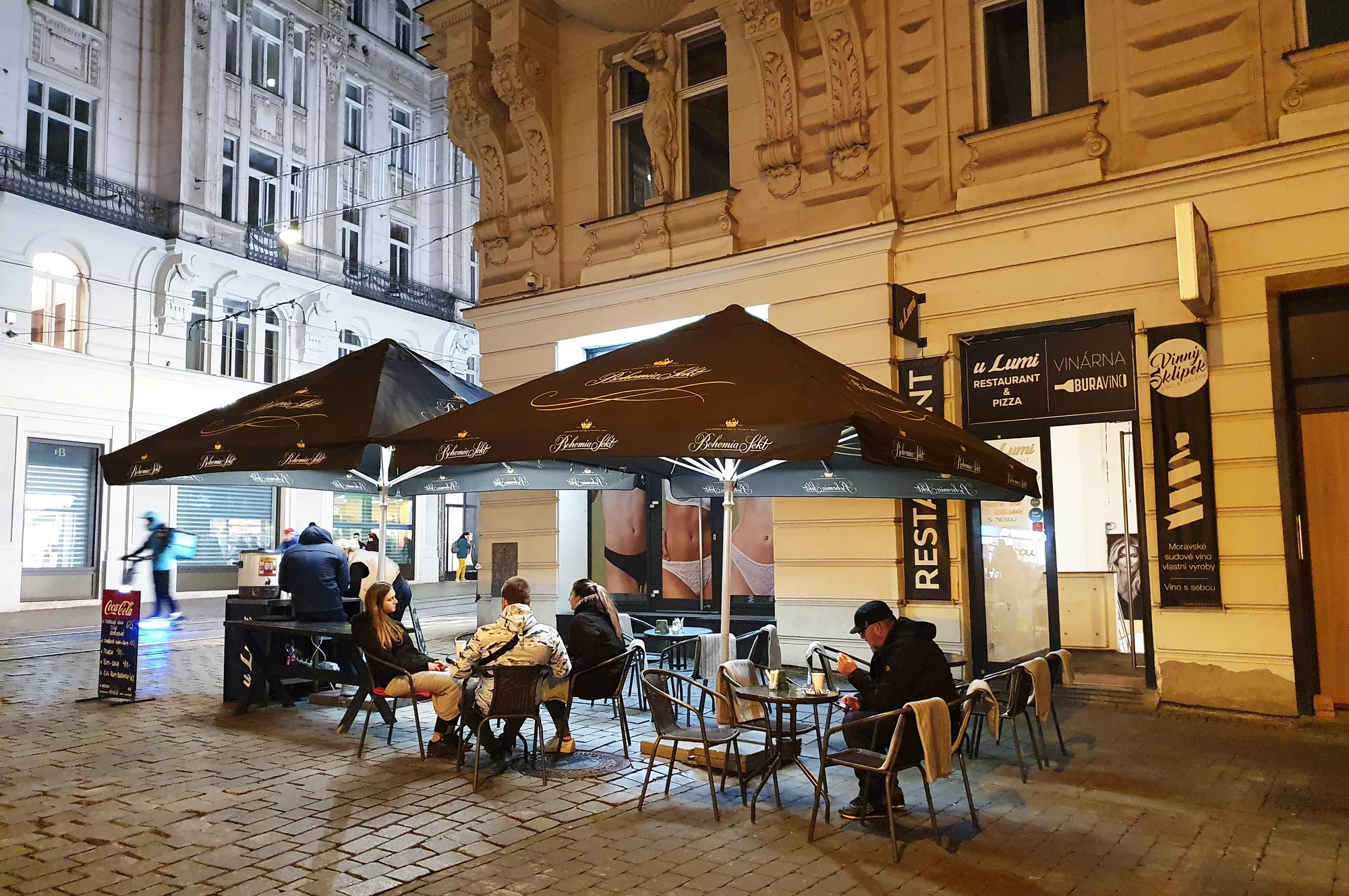 Burger pro 2 osoby dle výběru: hovězí a kuřecí maso i steak z lososa