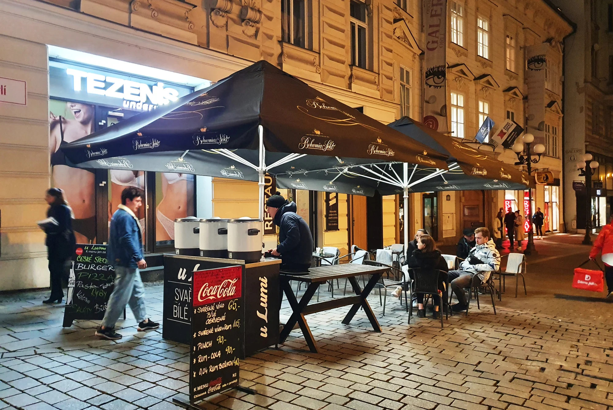 Burger pro 2 osoby dle výběru: hovězí a kuřecí maso i steak z lososa