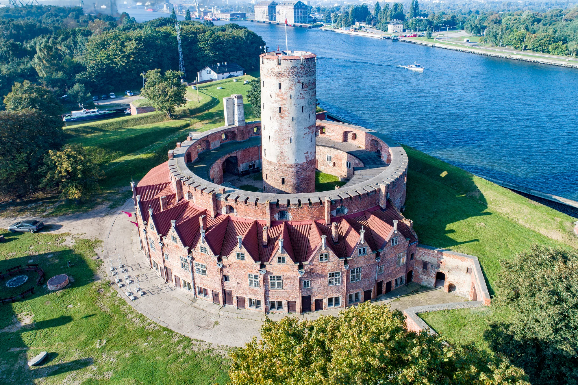 Až 15 dní v moderním hotelu v Gdaňsku: polopenze a relax v saunách