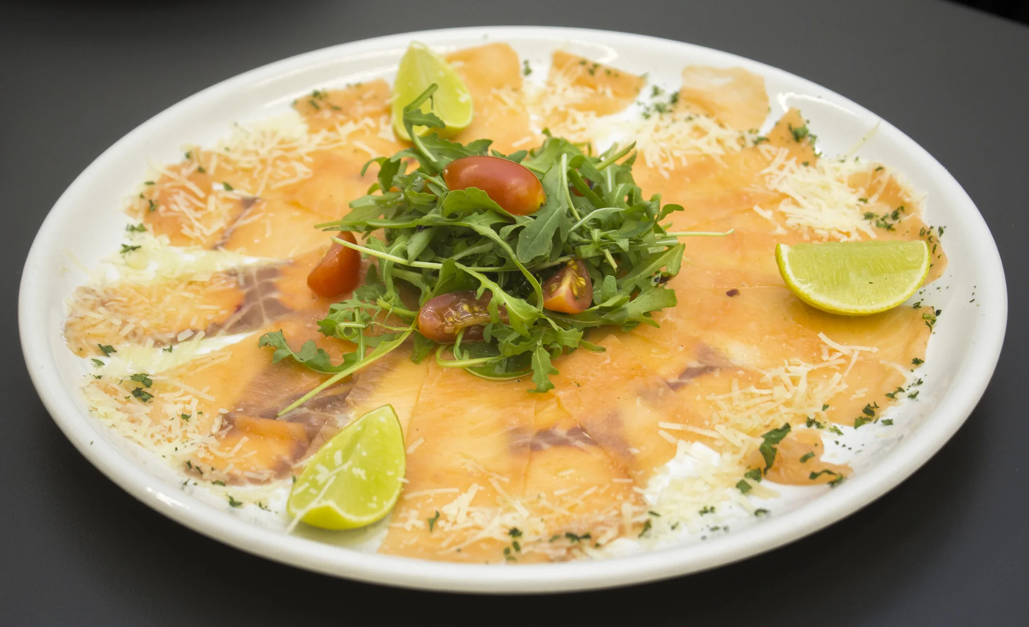 Tříchodové menu pro dva: steak ze svíčkové dle výběru, carpaccio a palačinky