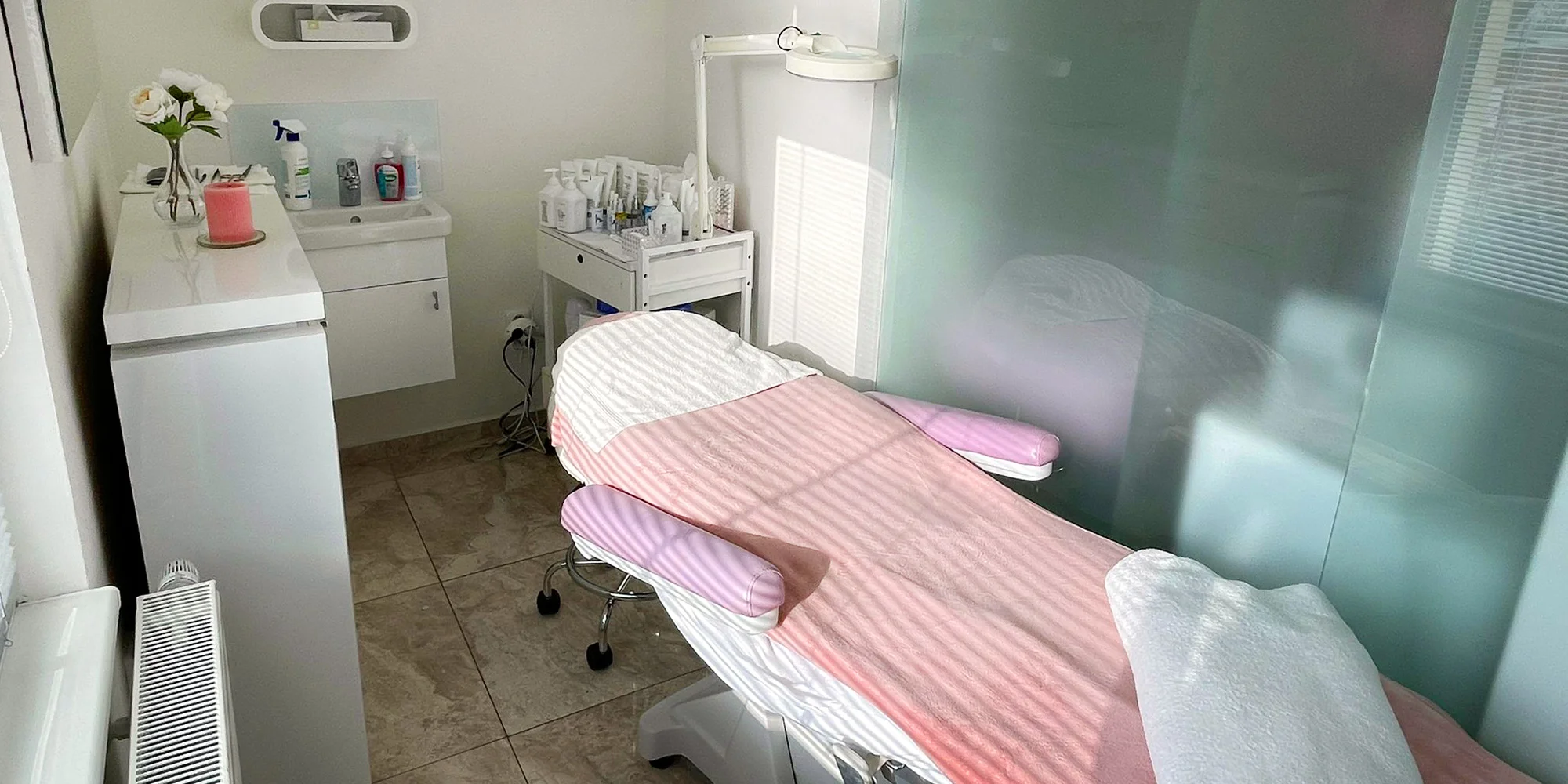 Kosmetické ošetření českou kosmetikou: čištění, peeling i masáž obličeje