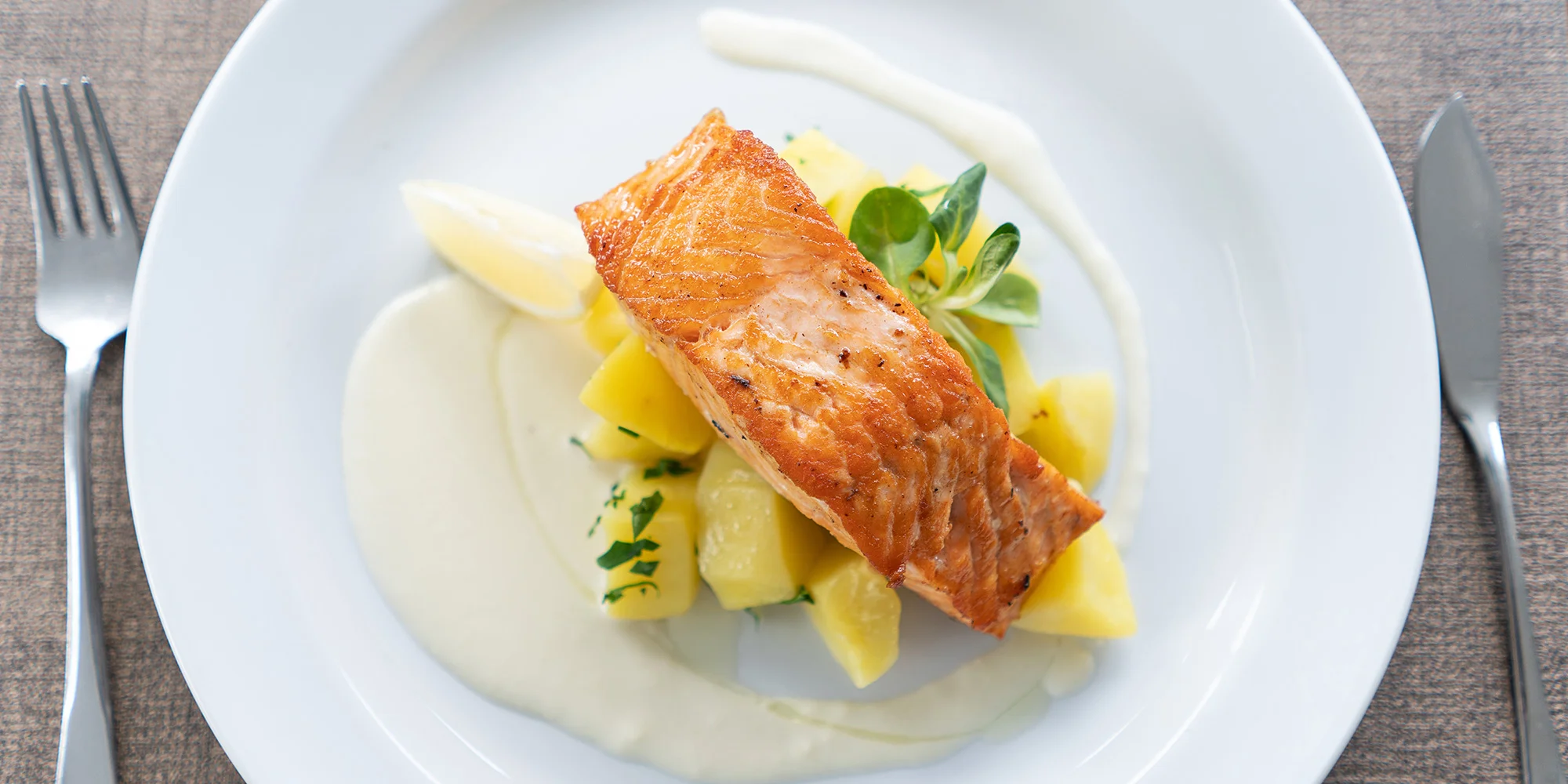 50min. thajská masáž a tříchodové menu podle výběru pro 2 osoby
