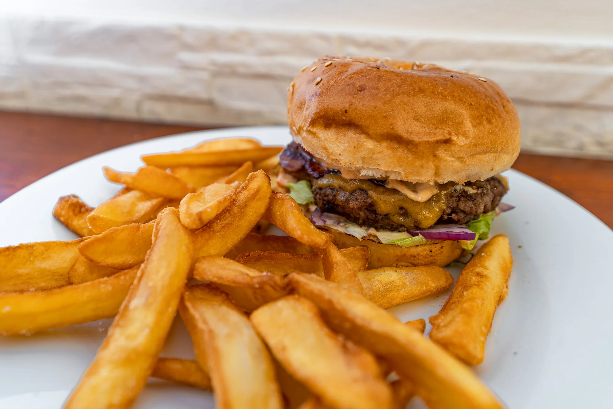 Dobrota pro 1 nebo 2 osoby: miniburger výběrem z 5 druhů i vč. hranolků