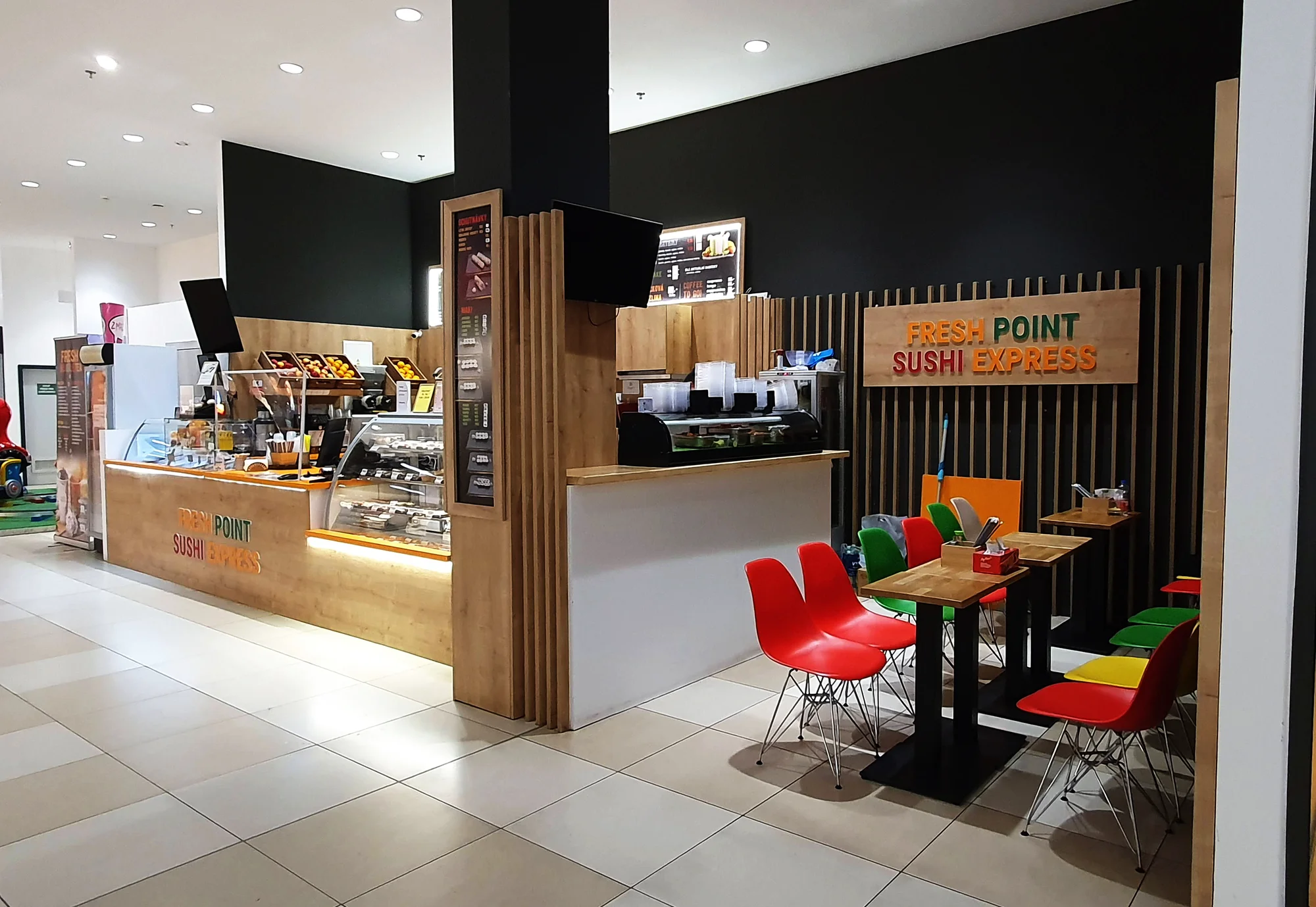 Sushi sety v bistru v brněnském OC Globus: 15 až 44 kousků, na místě či take away