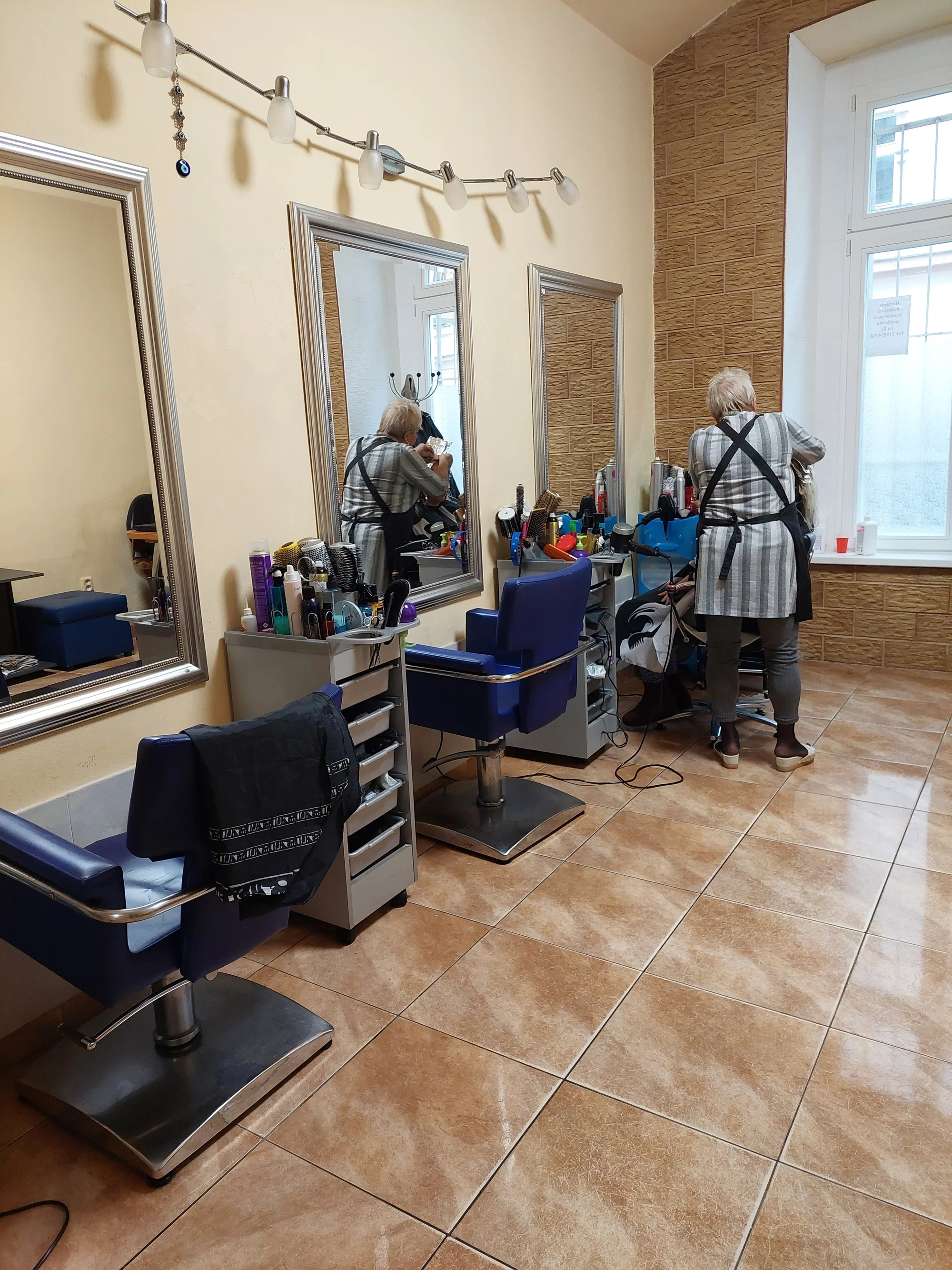 Kompletní kadeřnické balíčky pro ženy: střih a ombré, barva i balayage