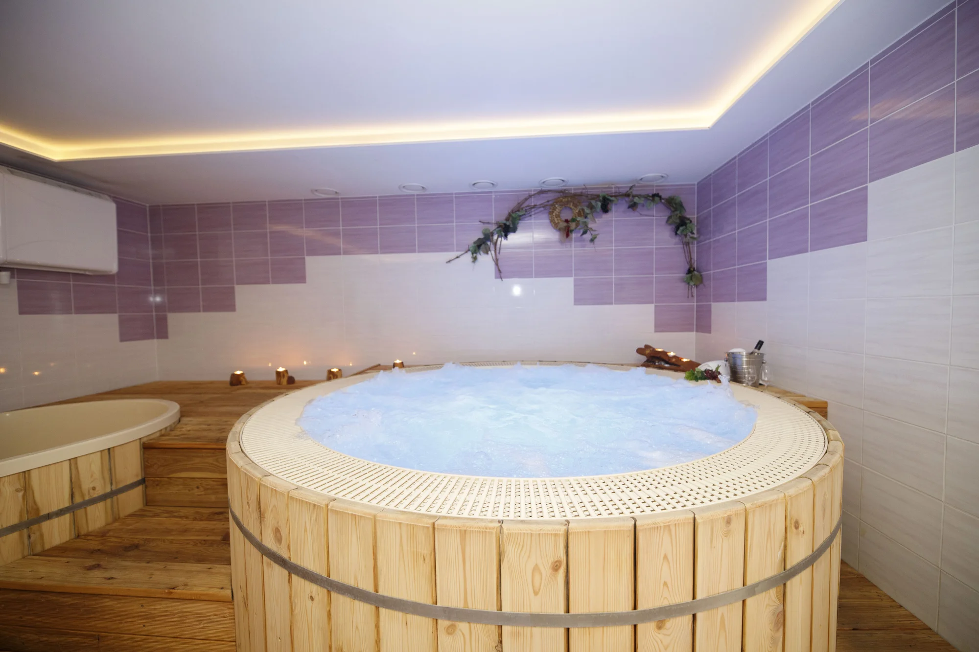 Romantika pro dva: privátní wellness s vířivým sudem a finskou saunou i s možností jídla a šampaňského