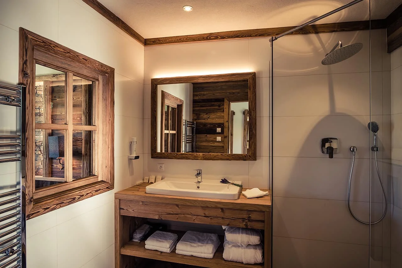 Luxusní přírodní resort: tyrolská sauna, skvělé snídaně, možnost chaletu s vířivkou