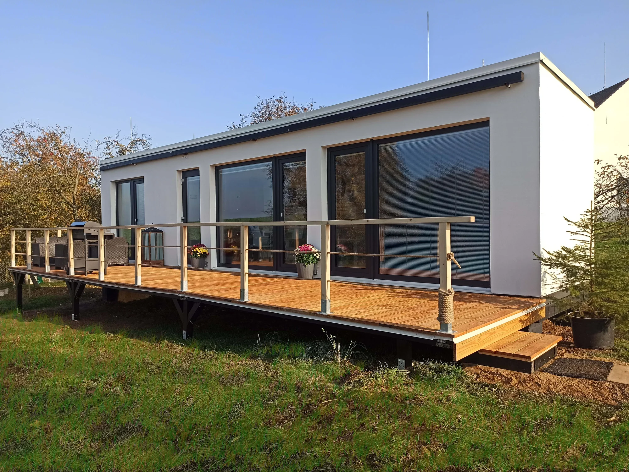 Designový tiny house v přírodě poblíž Olomouce až pro 4 osoby: americký styl, zahrada, bazén, sauna, masáže, koupací sud