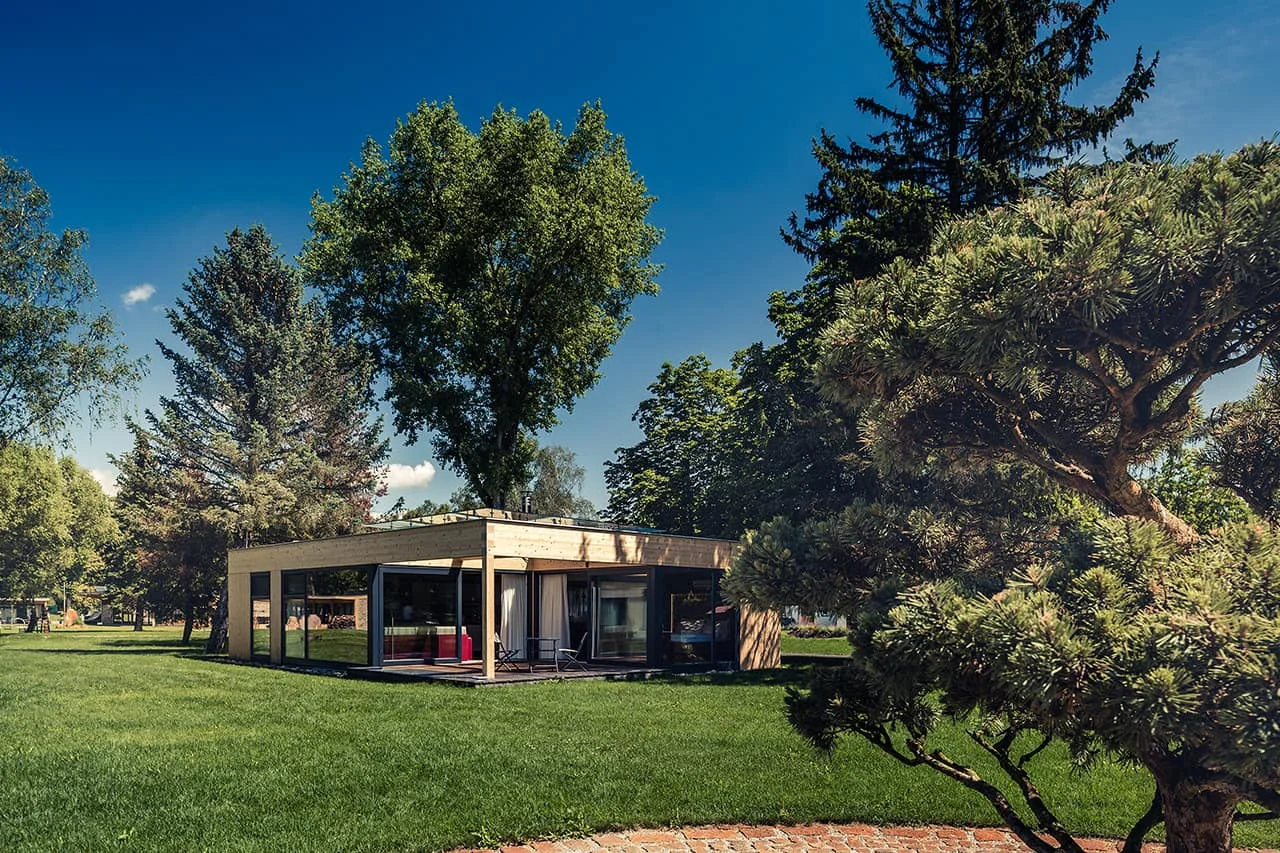 Luxusní přírodní resort: tyrolská sauna, skvělé snídaně, možnost chaletu s vířivkou