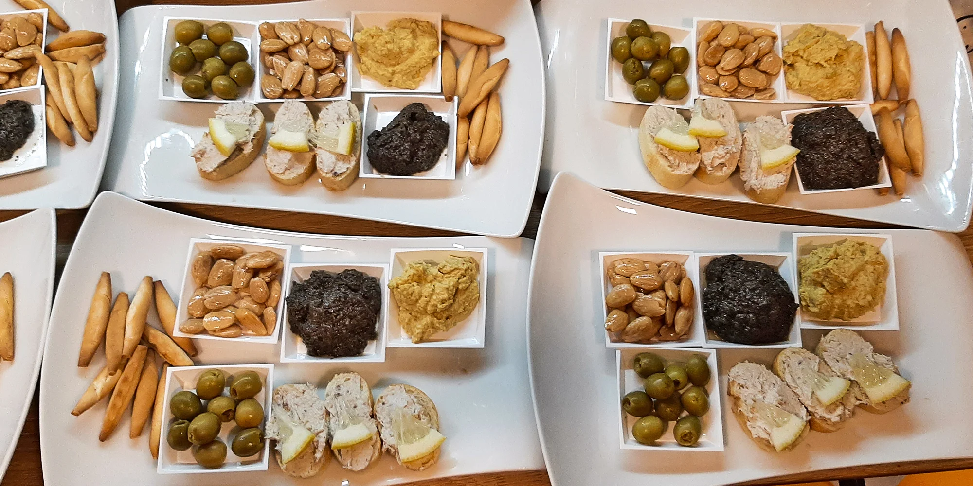 Degustace 8 vzorků španělských vín s výběrem tapas v kavárně Art-n-Coffee
