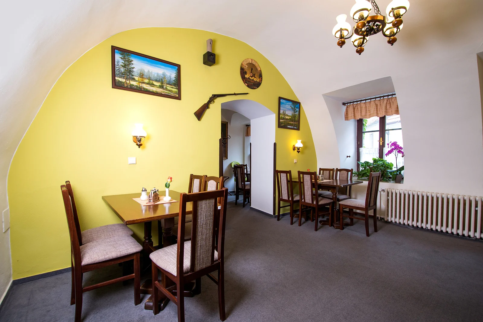 Otevřené vouchery do restaurace rodinného hotelu Myslivna Třeboň: 250–1000 Kč na jídlo i nápoje