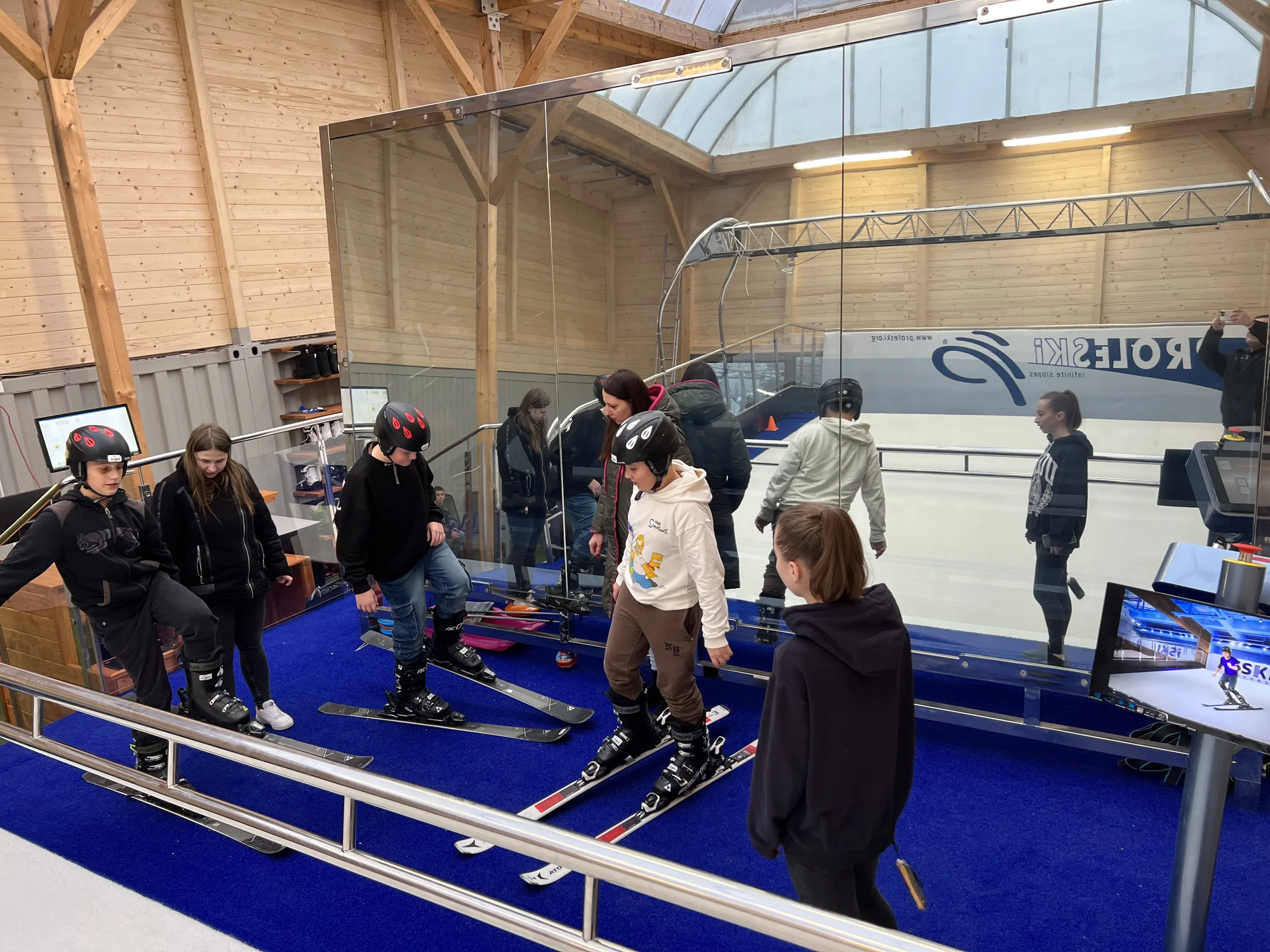 Celoroční zábava na lyžích i snowboardu: hodinový kurz na simulátoru vč. vybavení