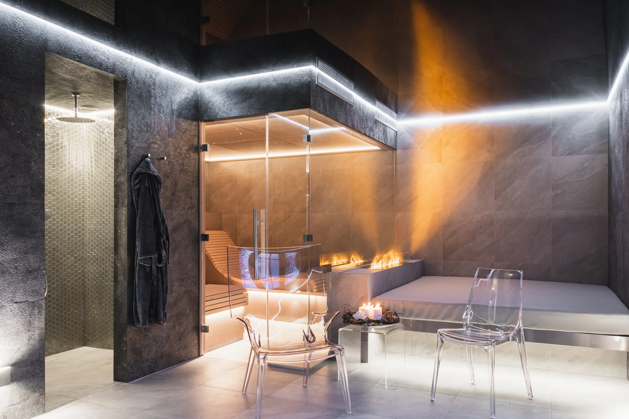 Elegantní privátní wellness pro dva na 2-3 hodiny: vířivka, sauna i lahev prosecca