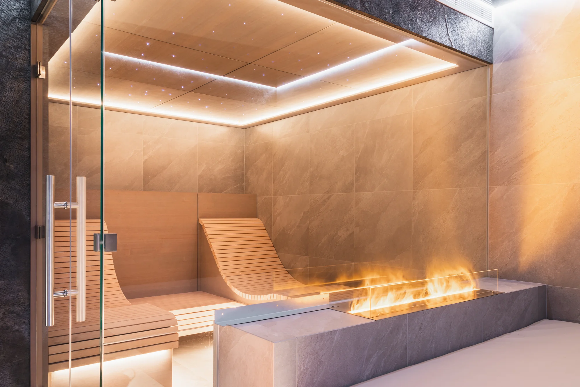 Elegantní privátní wellness pro dva na 2-3 hodiny: vířivka, sauna i lahev prosecca