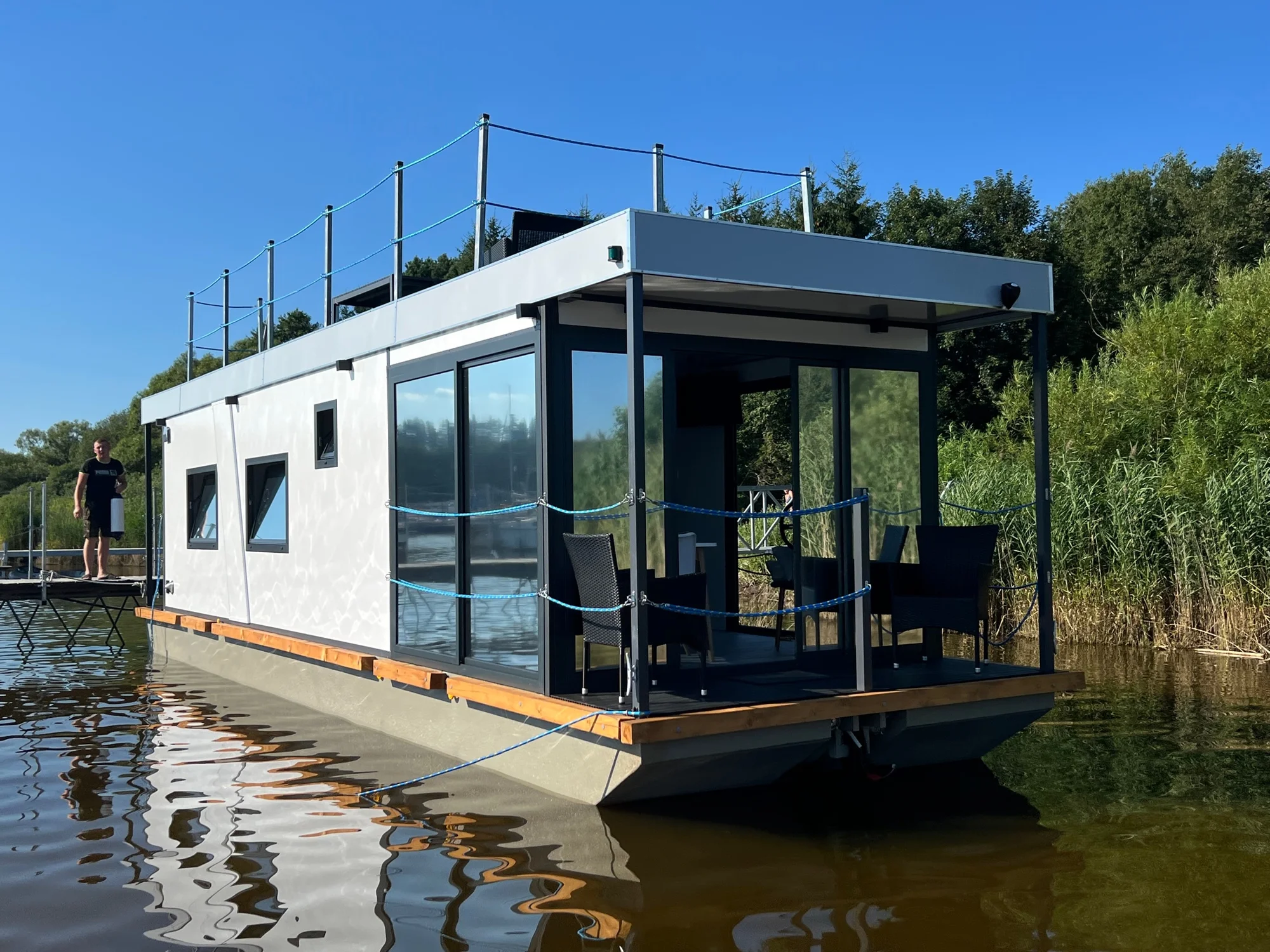 Netradiční pobyt v moderním hausbótu v zátoce na Lipně až pro 3 osoby