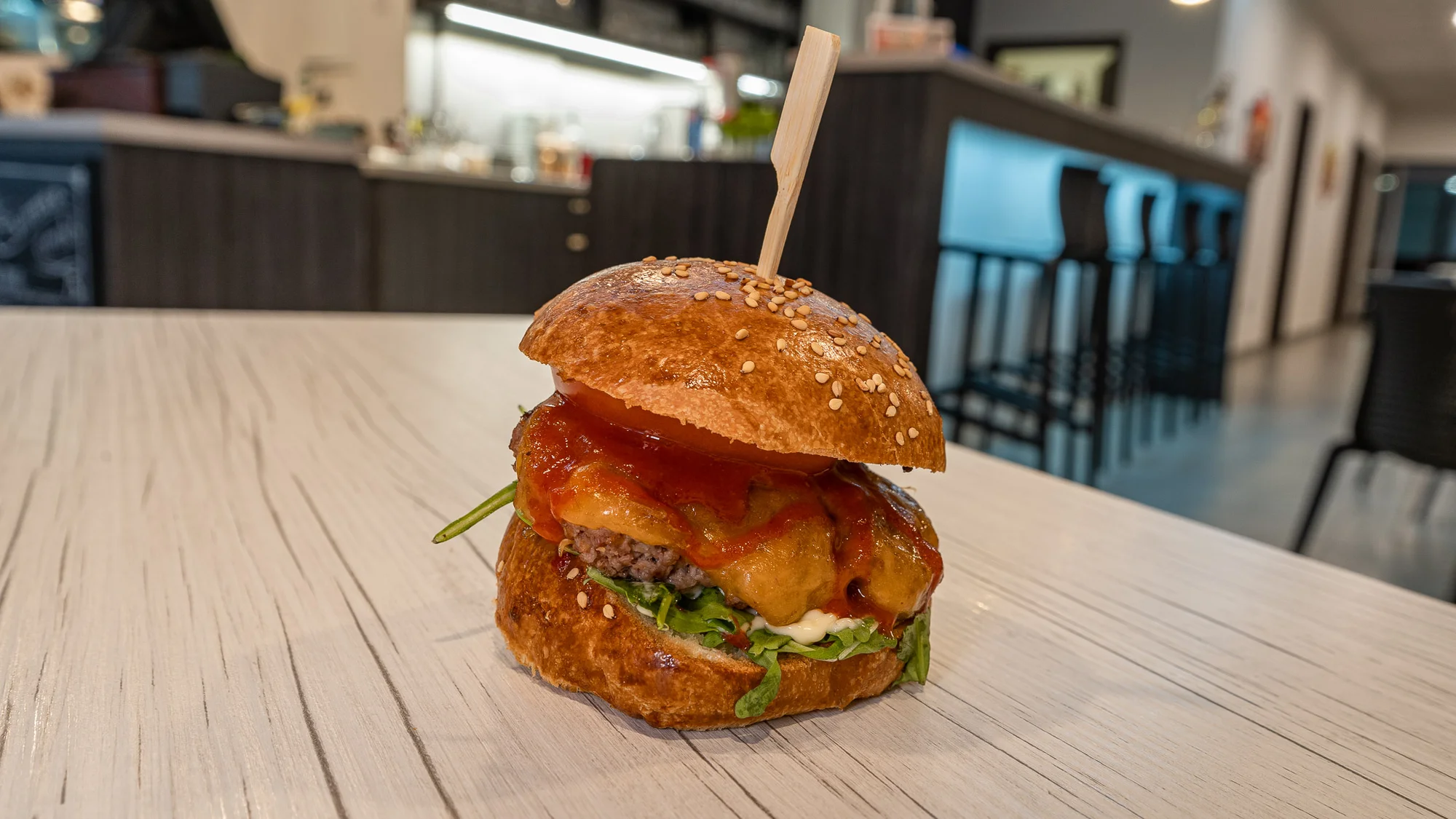 Variace miniburgerů pro 2–3 osoby: mleté hovězí, trhané vepřové a hranolky