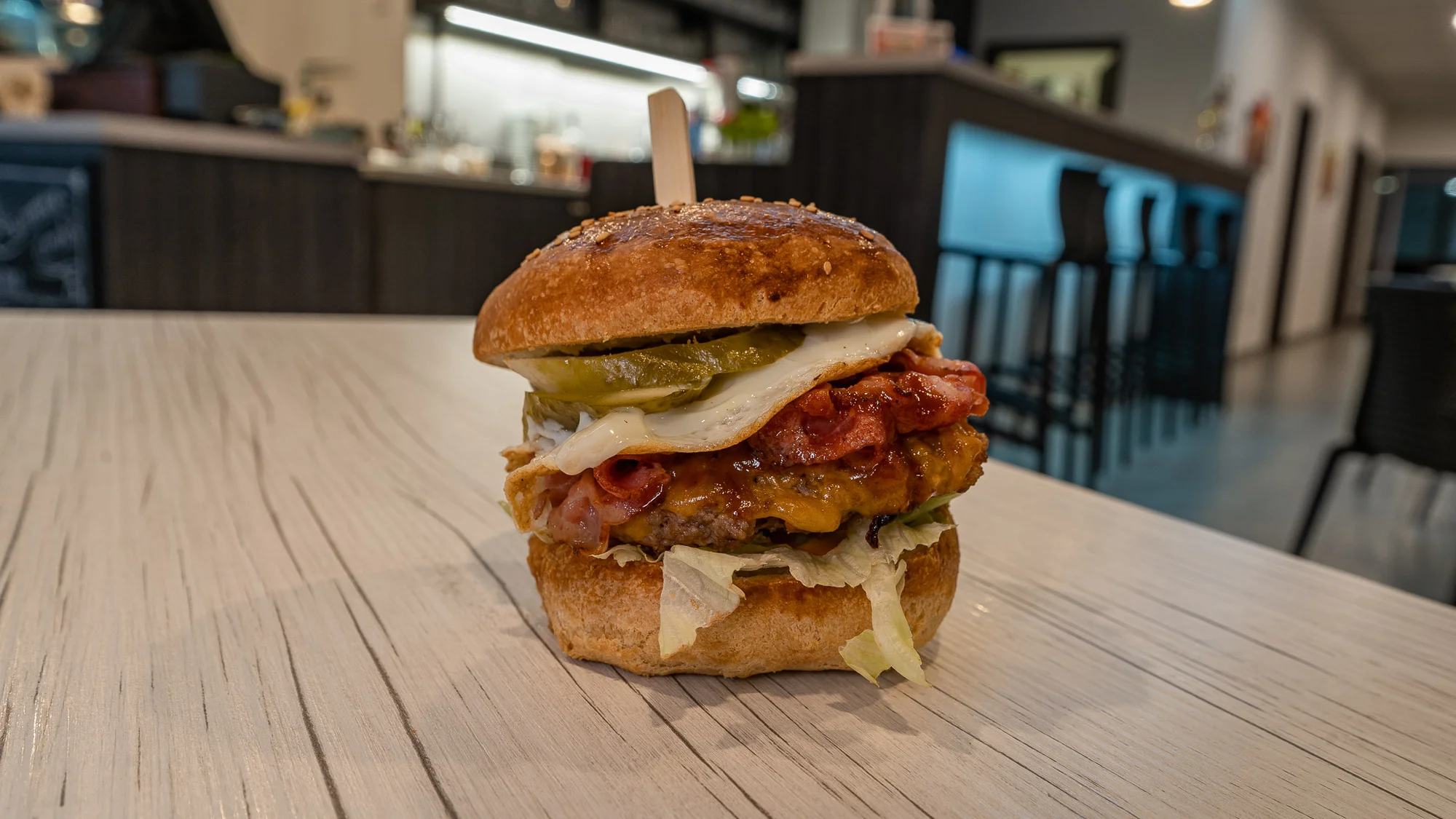 Variace miniburgerů pro 2–3 osoby: mleté hovězí, trhané vepřové a hranolky