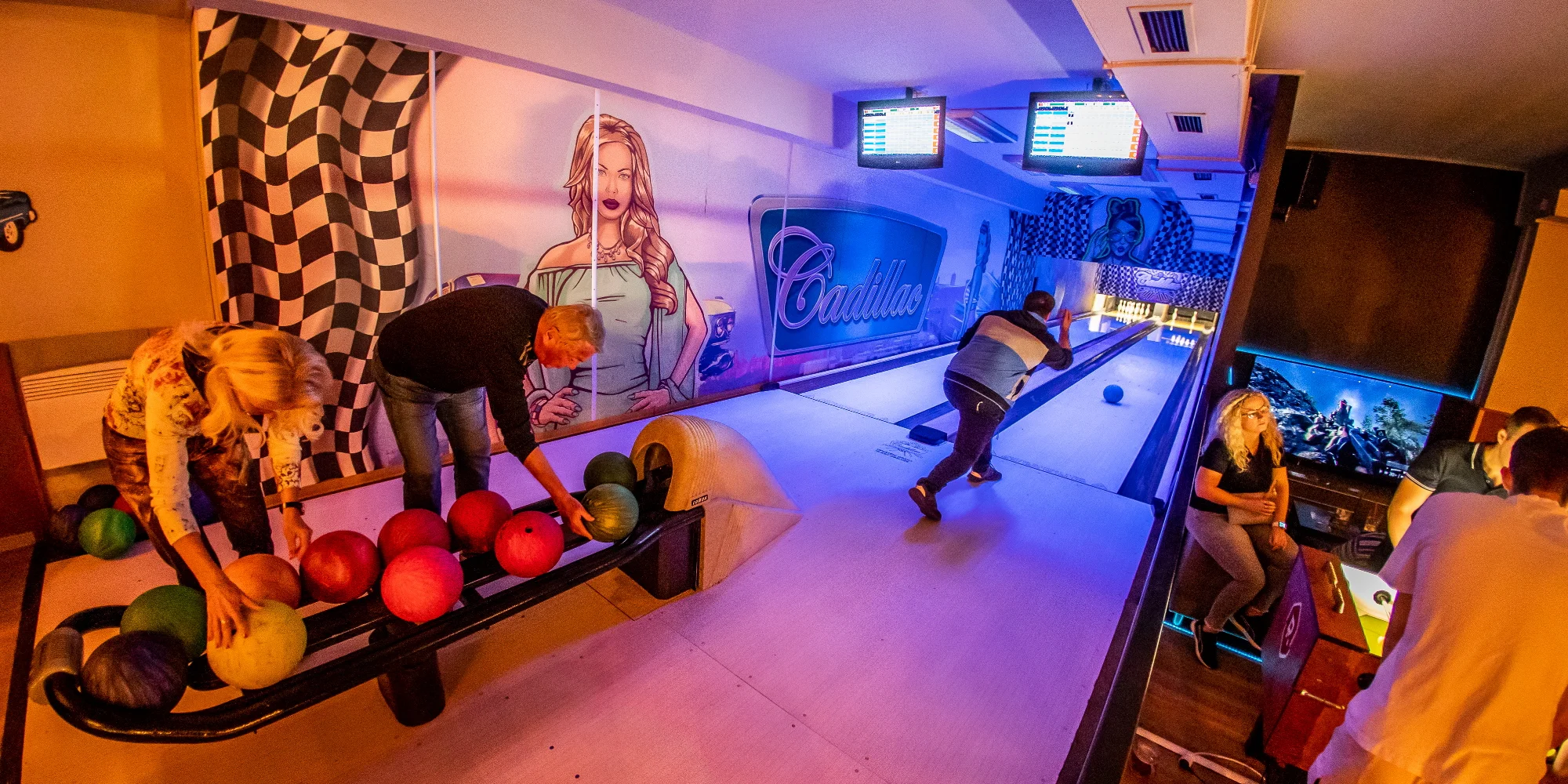 1–3 hodiny bowlingu až pro 6 hráčů nebo bowling a drinky pro 4 hráče