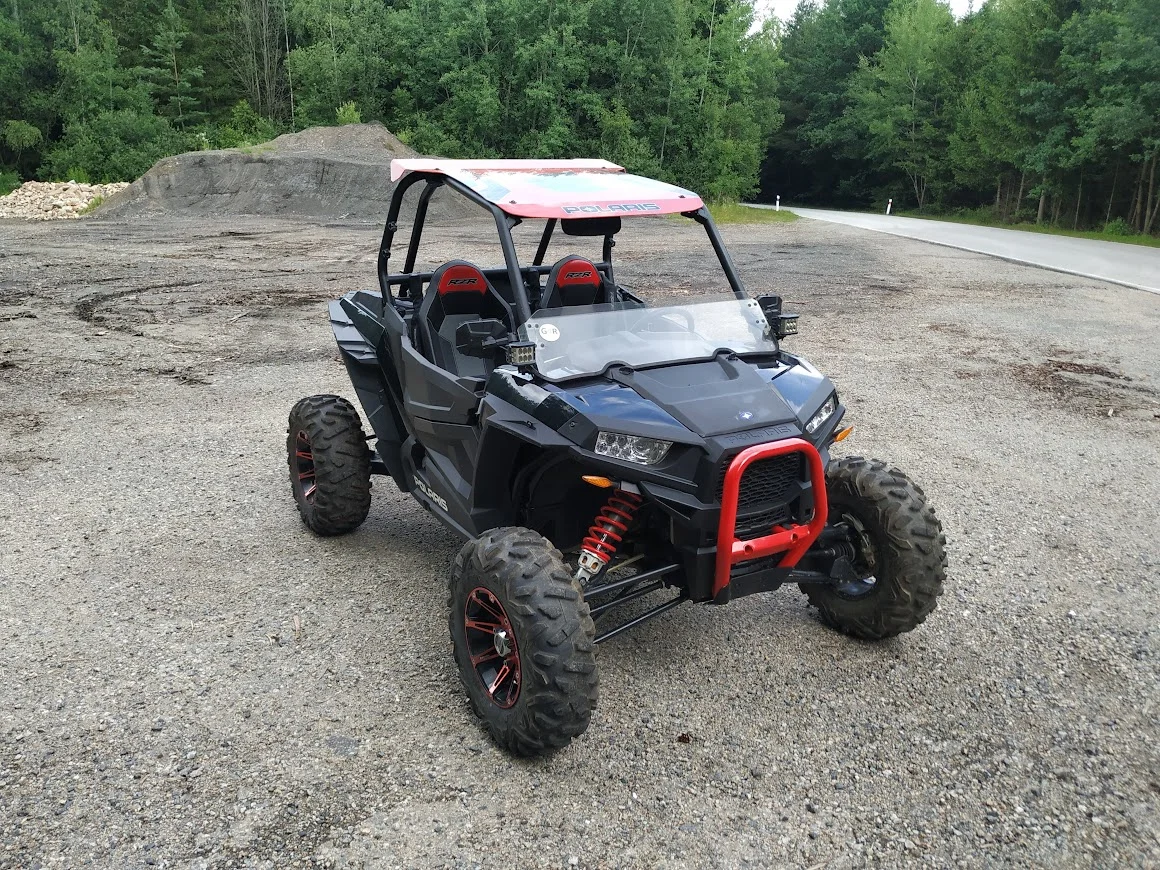 Zažijte s parťákem pořádnou jízdu: zapůjčení dvoumístné buggy na 1-6 hodin i piknikový koš