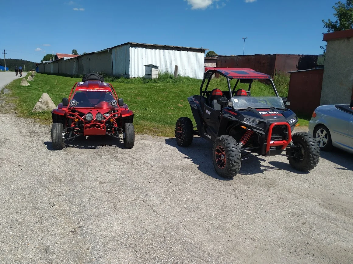 Zažijte s parťákem pořádnou jízdu: zapůjčení dvoumístné buggy na 1-6 hodin i piknikový koš