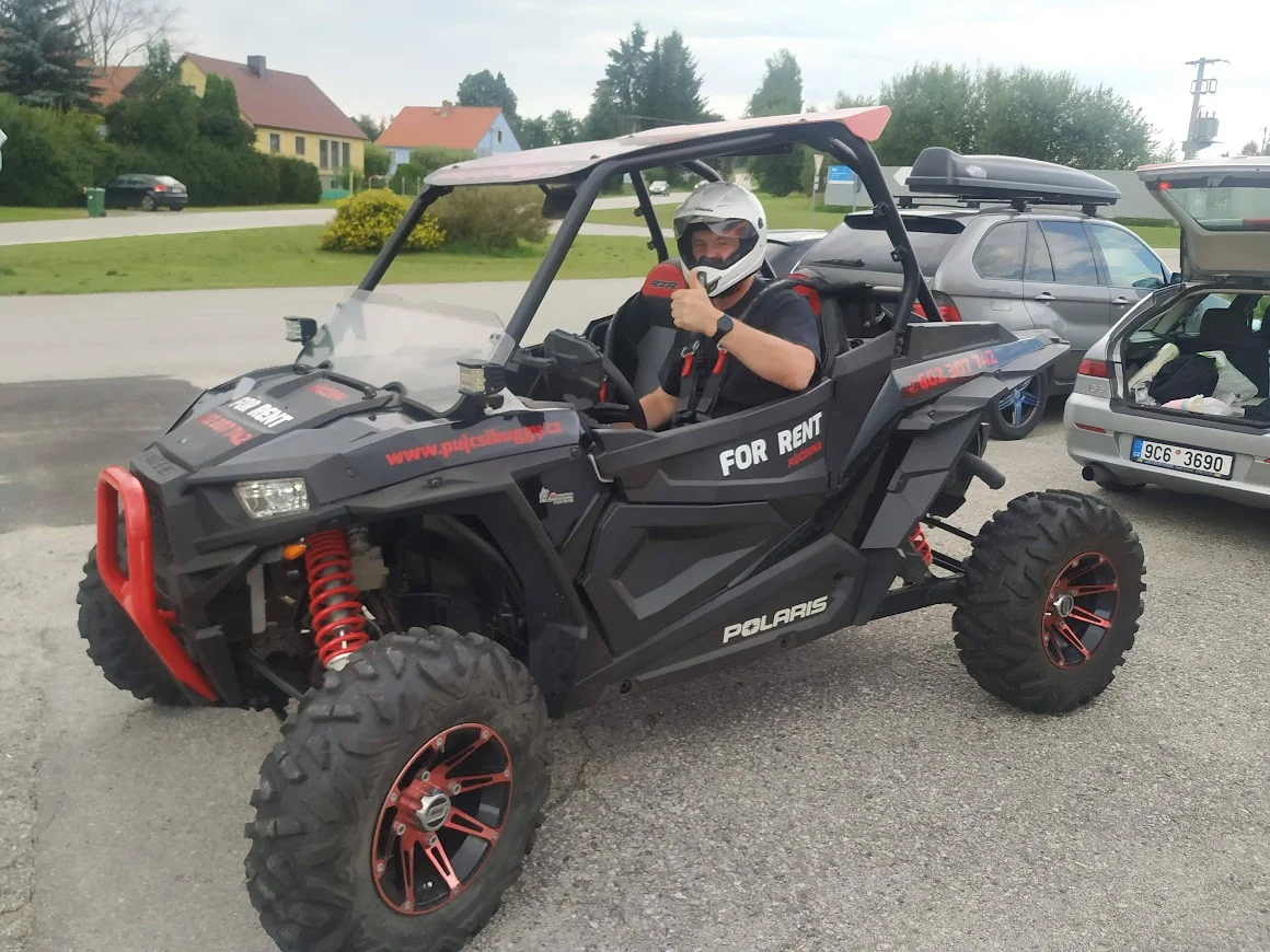 Zažijte s parťákem pořádnou jízdu: zapůjčení dvoumístné buggy na 1-6 hodin i piknikový koš