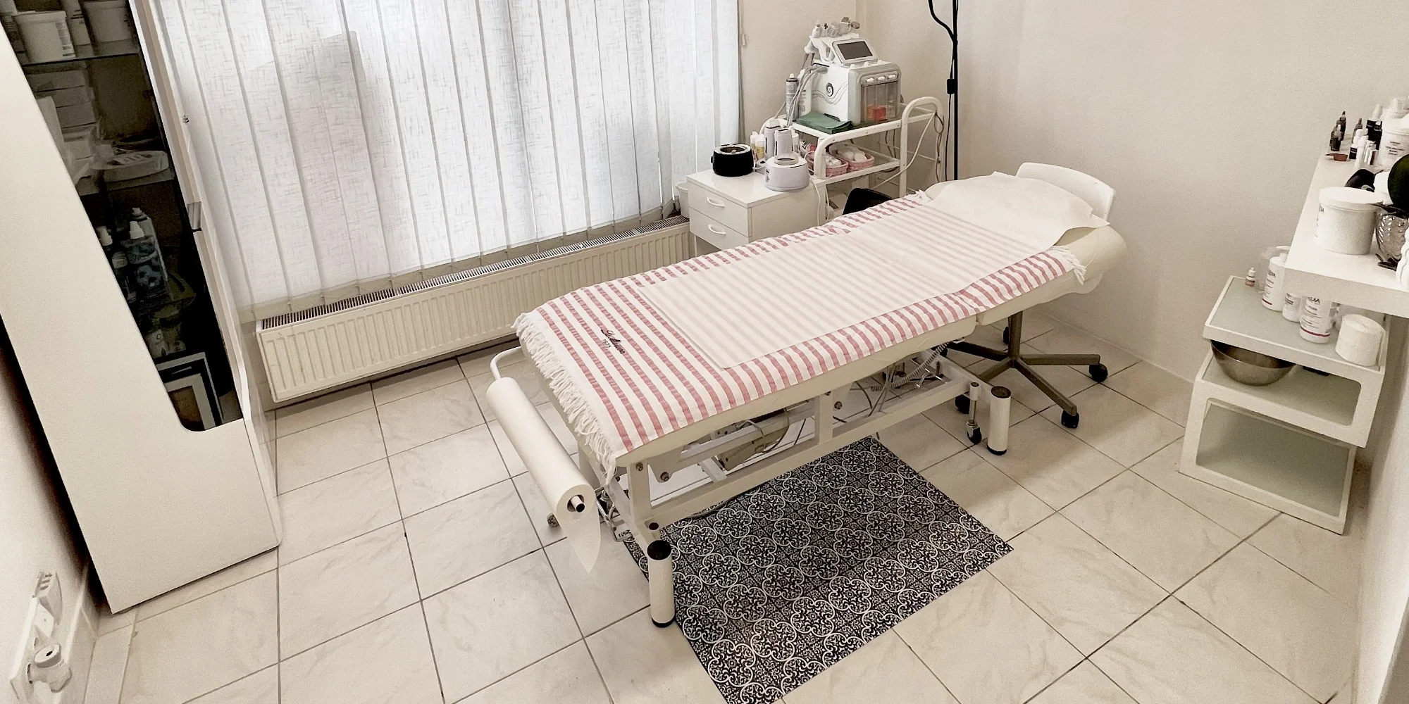 Permanentní make-up očních linek, rtů i obočí pudrovou metodou