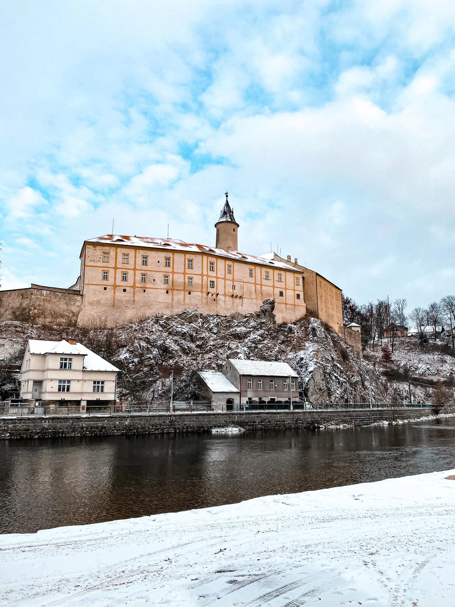 Dovolená v Posázaví: rodinný penzion se snídaní, výhled na hrad Ledeč