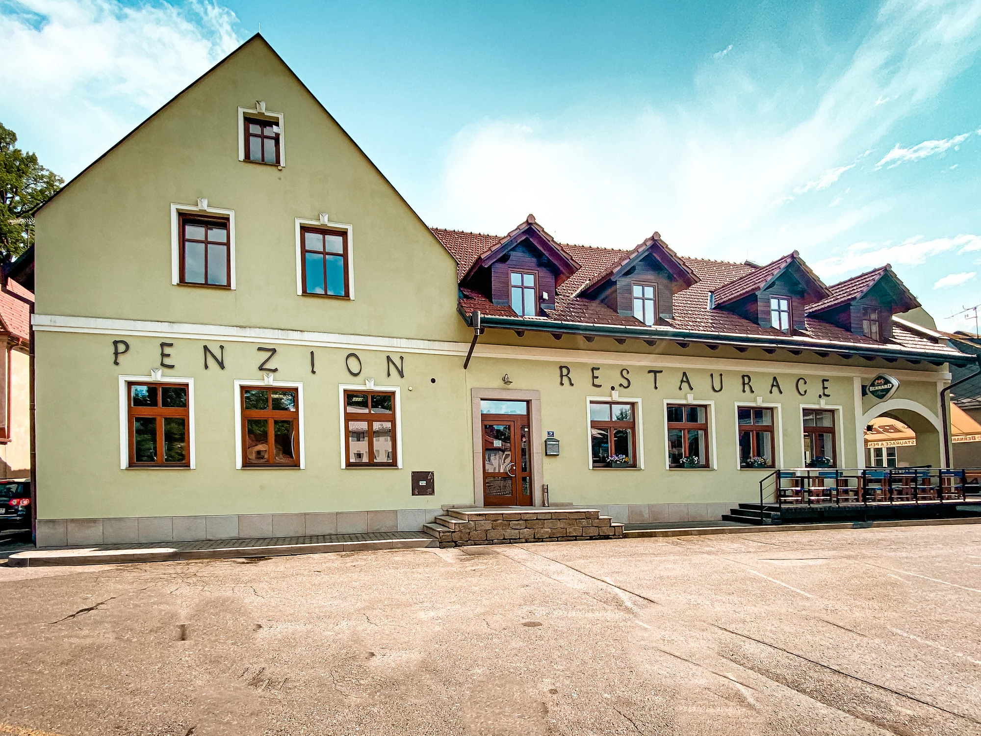 Dovolená v Posázaví: rodinný penzion se snídaní, výhled na hrad Ledeč